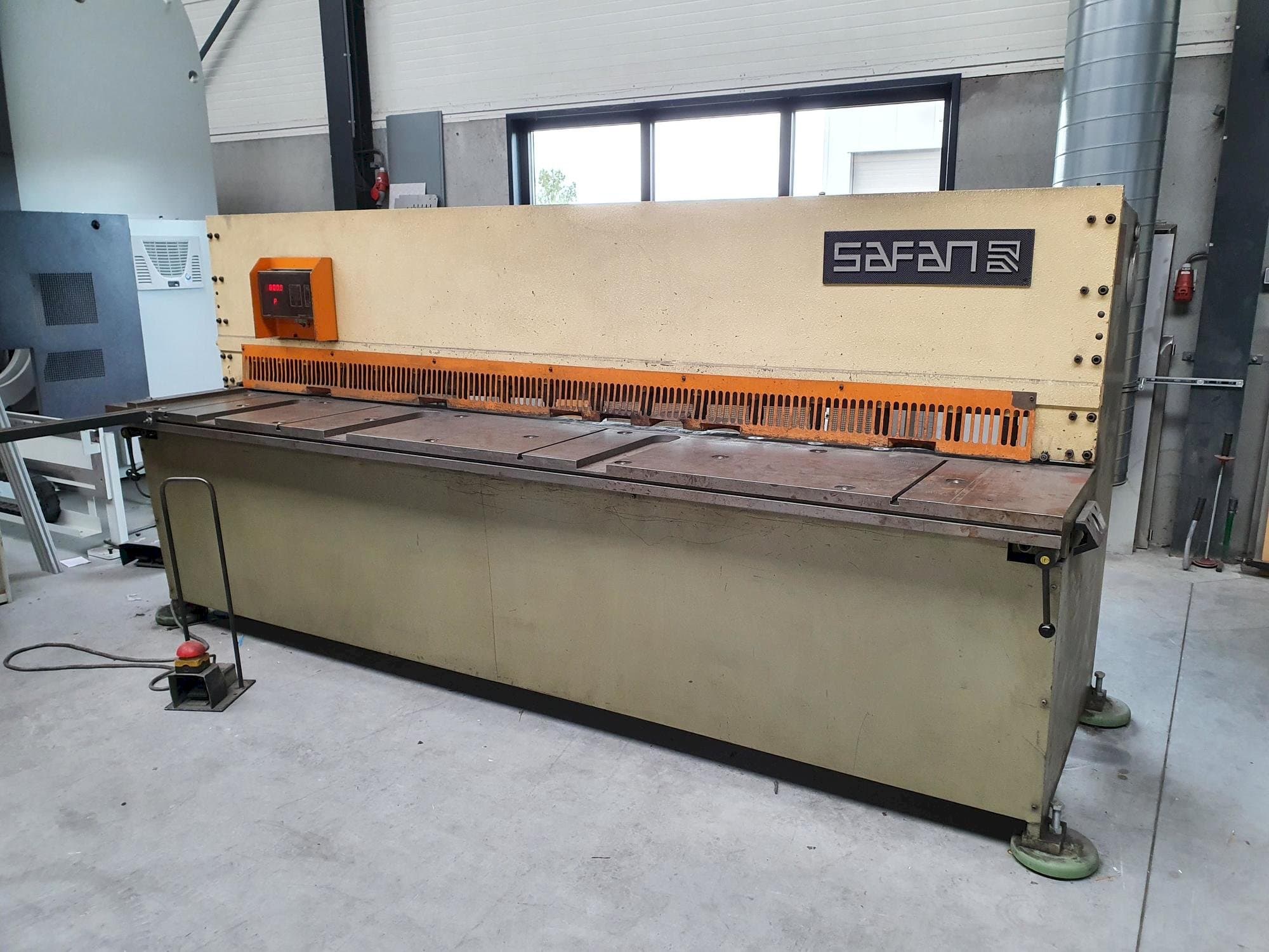 Vista Frontal  da Safan VS 310-6  máquina