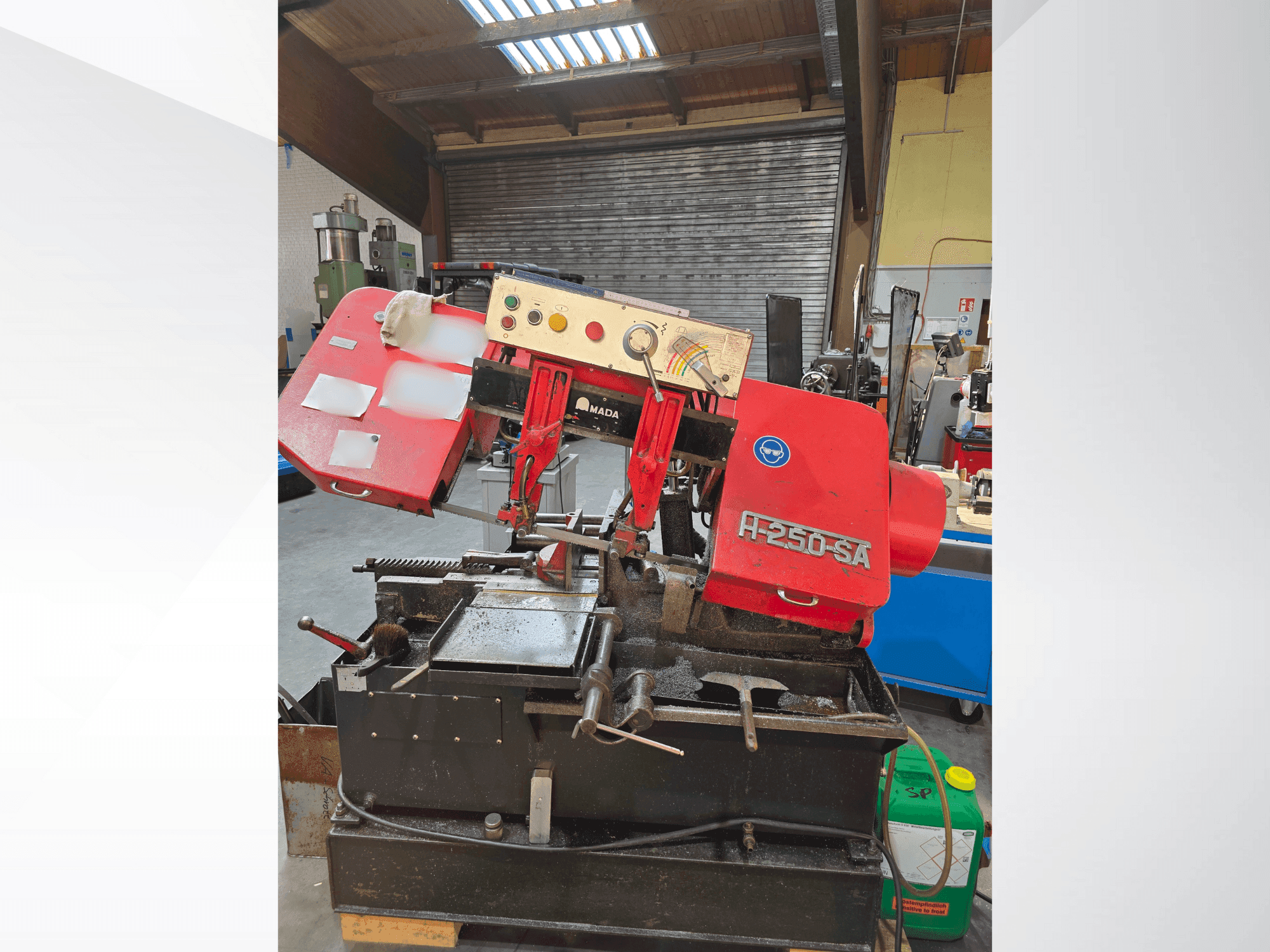 Vista Frontal  da AMADA H-250SA  máquina