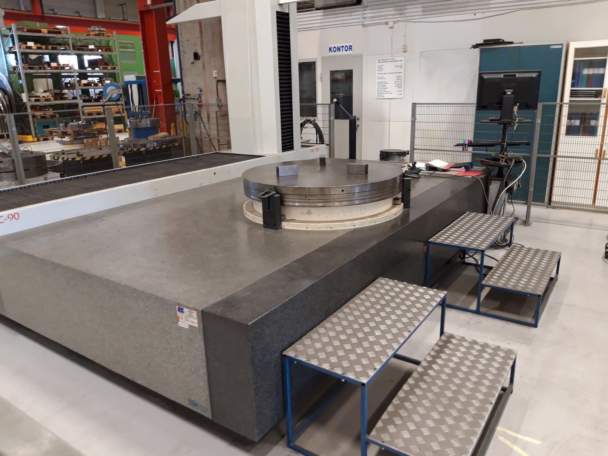 Vista Frontal  da LK HC90  máquina