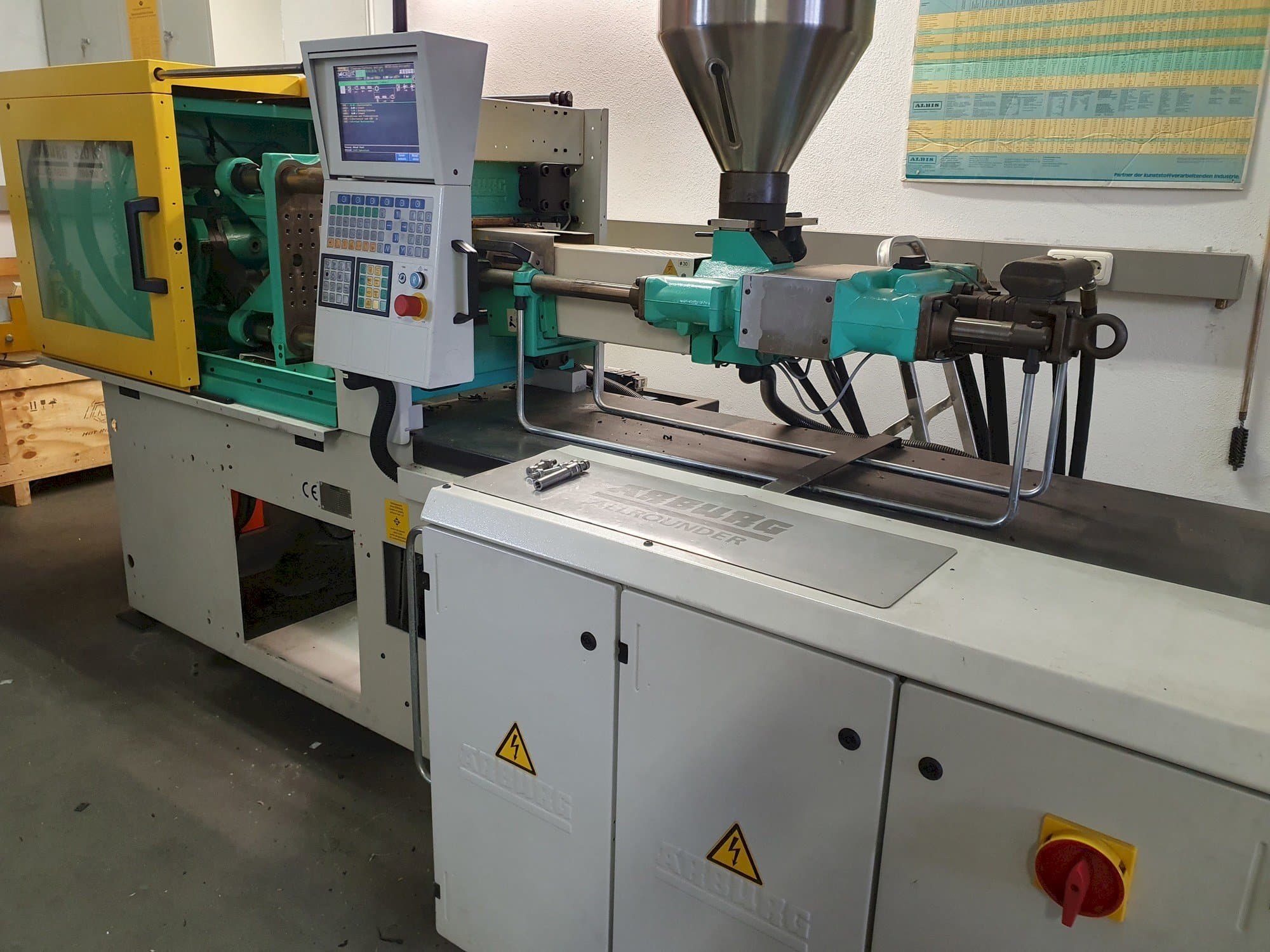 Vista Frontal da Arburg Allrounder 320 KS 700-100 máquina