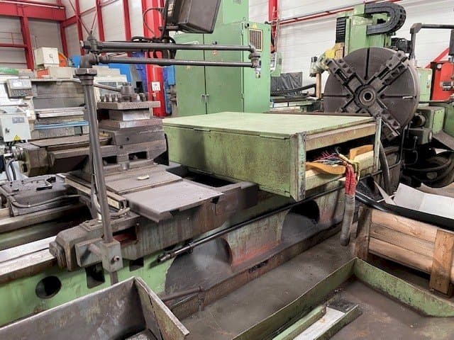 Vista Frontal  da TOS SU 100/8000  máquina