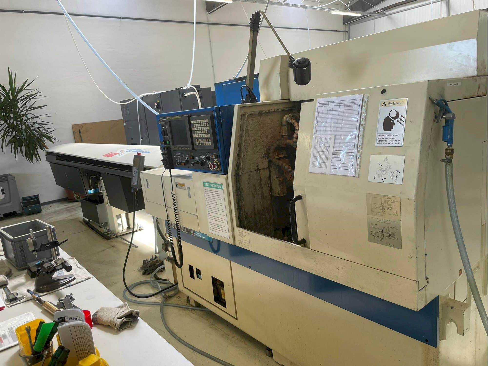 Vista Lateral Direita  da TSUGAMI BS20-II  máquina