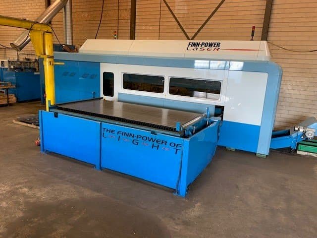 Vista Frontal  da Finn-Power FPL6-BL  máquina