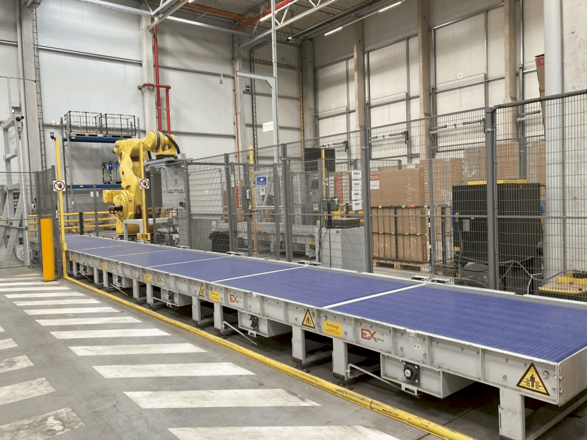 Vista Frontal  da FANUC M-2000iA/1700L  máquina