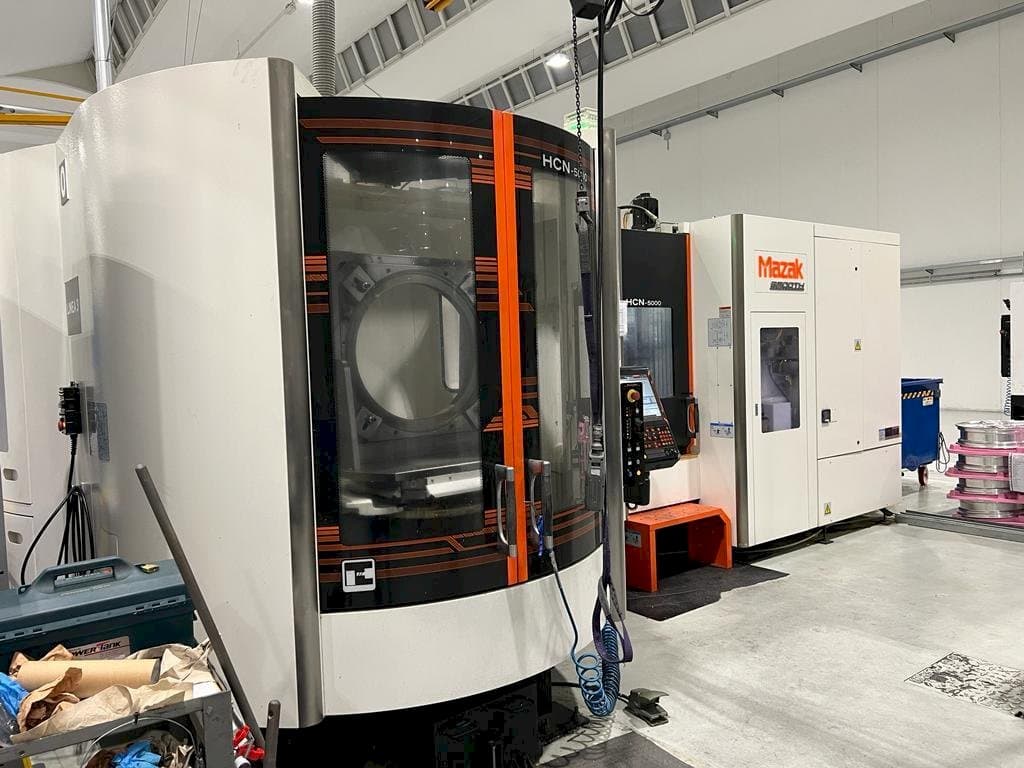 Vista Frontal  da Mazak HCN-5000  máquina