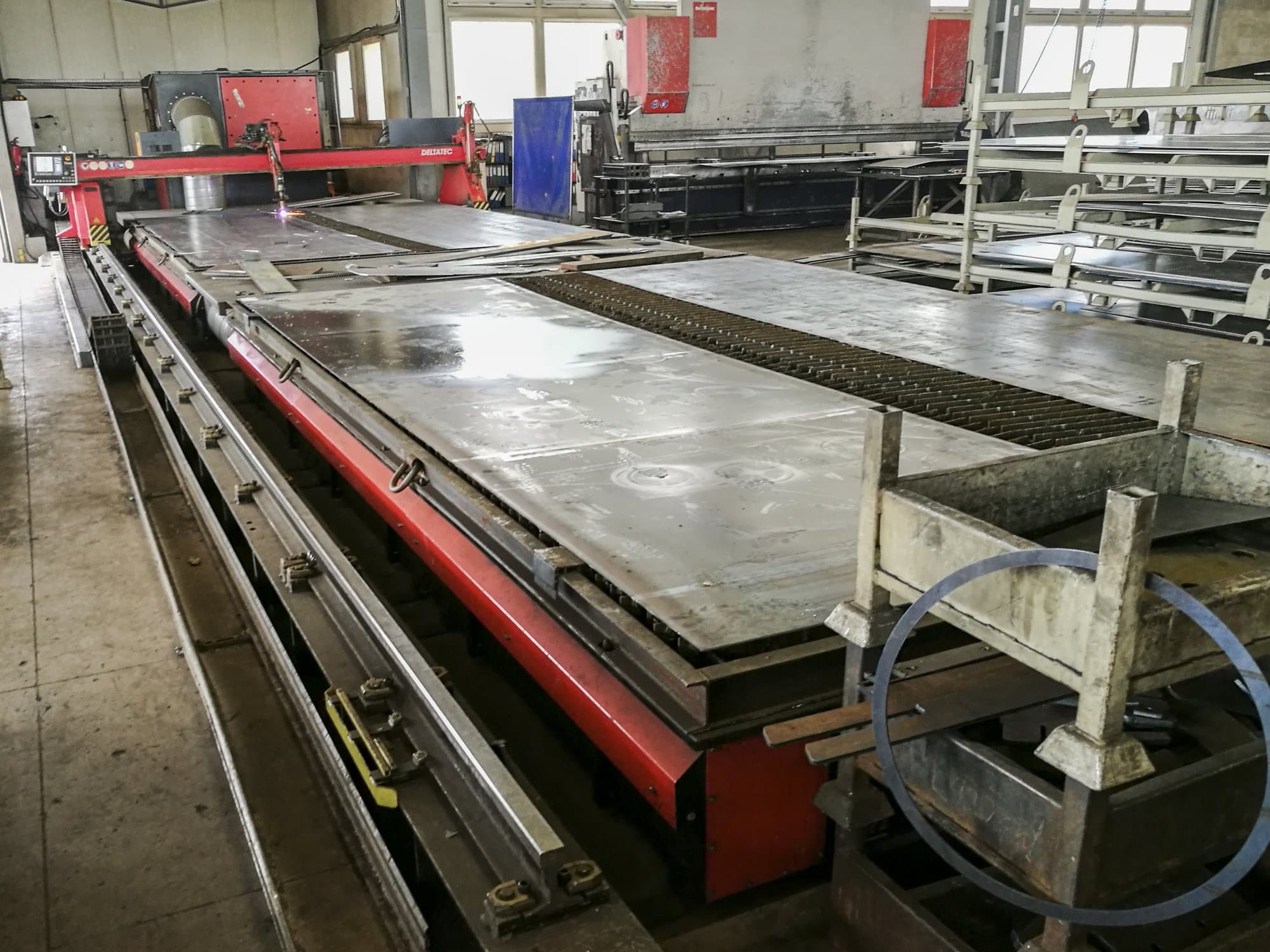 Vista Esquerda  da KOIKE DELTATEC  máquina