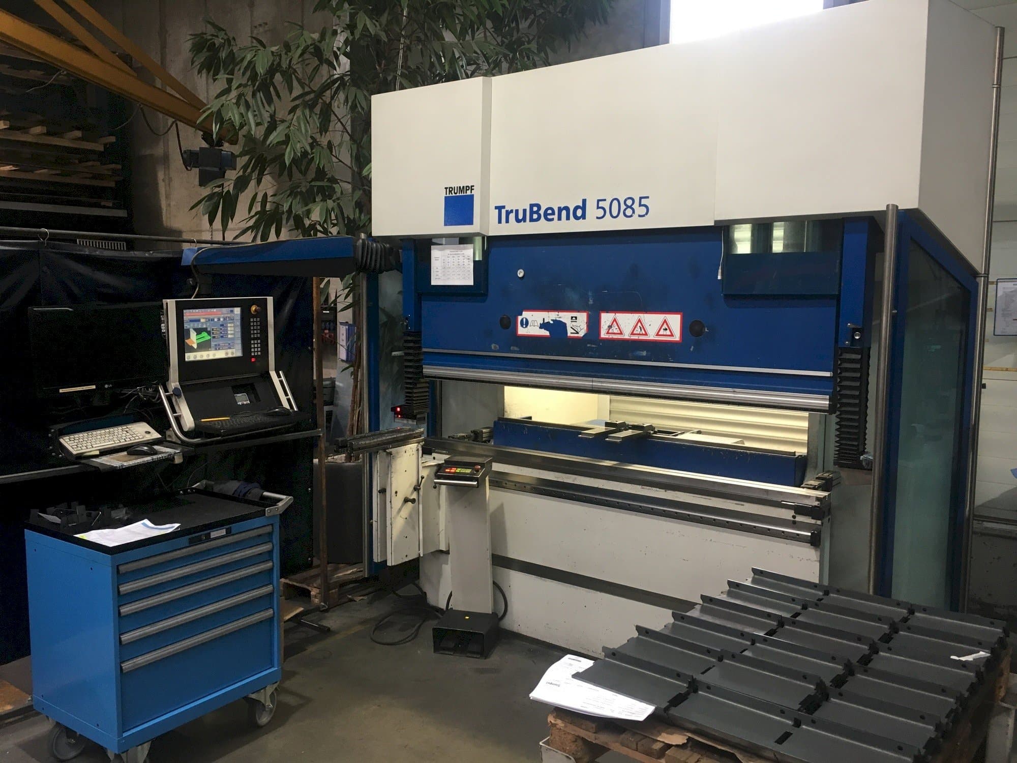 Vista Direita  da Trumpf TruBend 5085  máquina