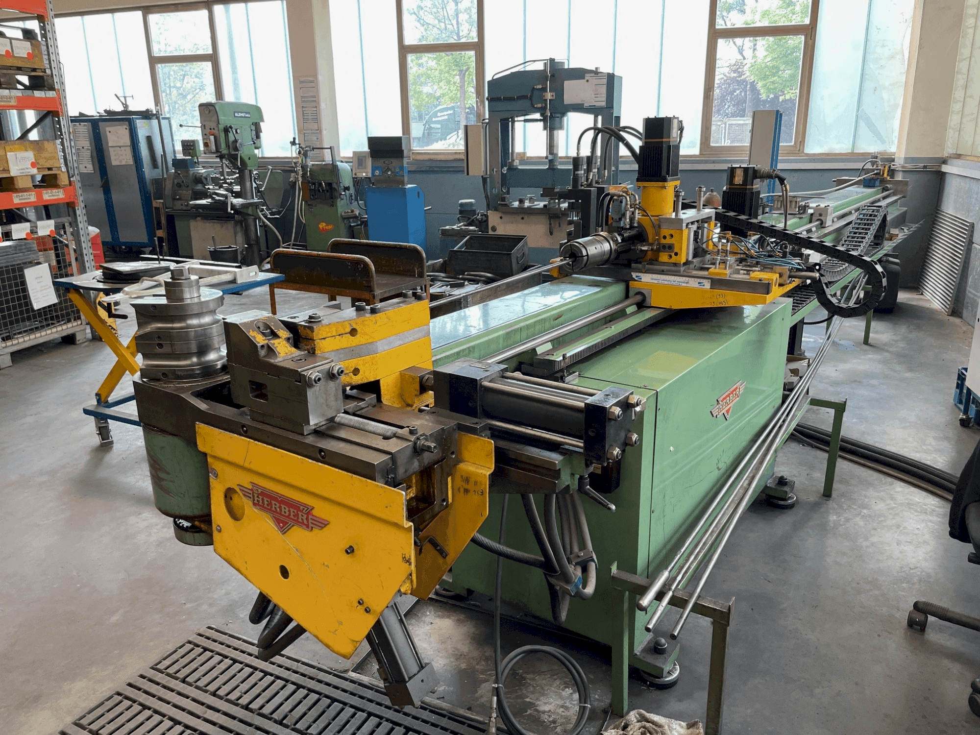 Vista Frontal  da HERBER 42 CNC  máquina