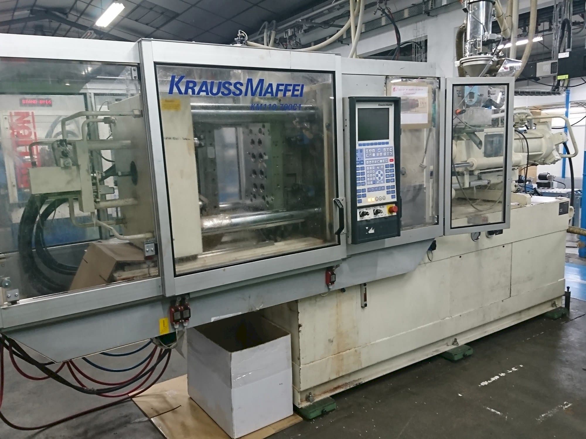 Vista Frontal  da Krauss Maffei 110 - 700 C1  máquina