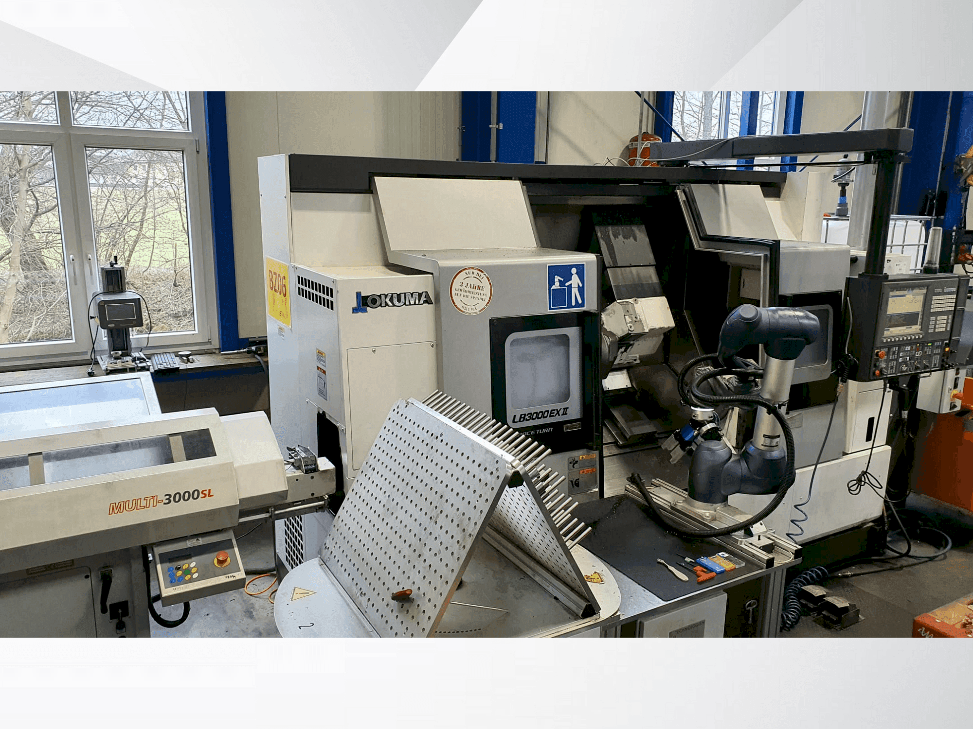 Vista Frontal  da Okuma LB3000 EX II  máquina