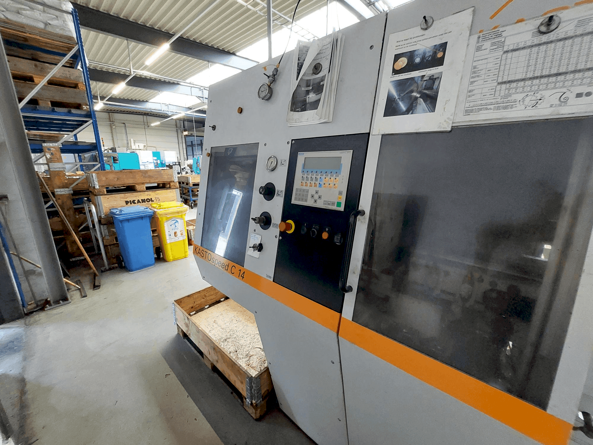 Vista Frontal  da KASTO speed C 14  máquina