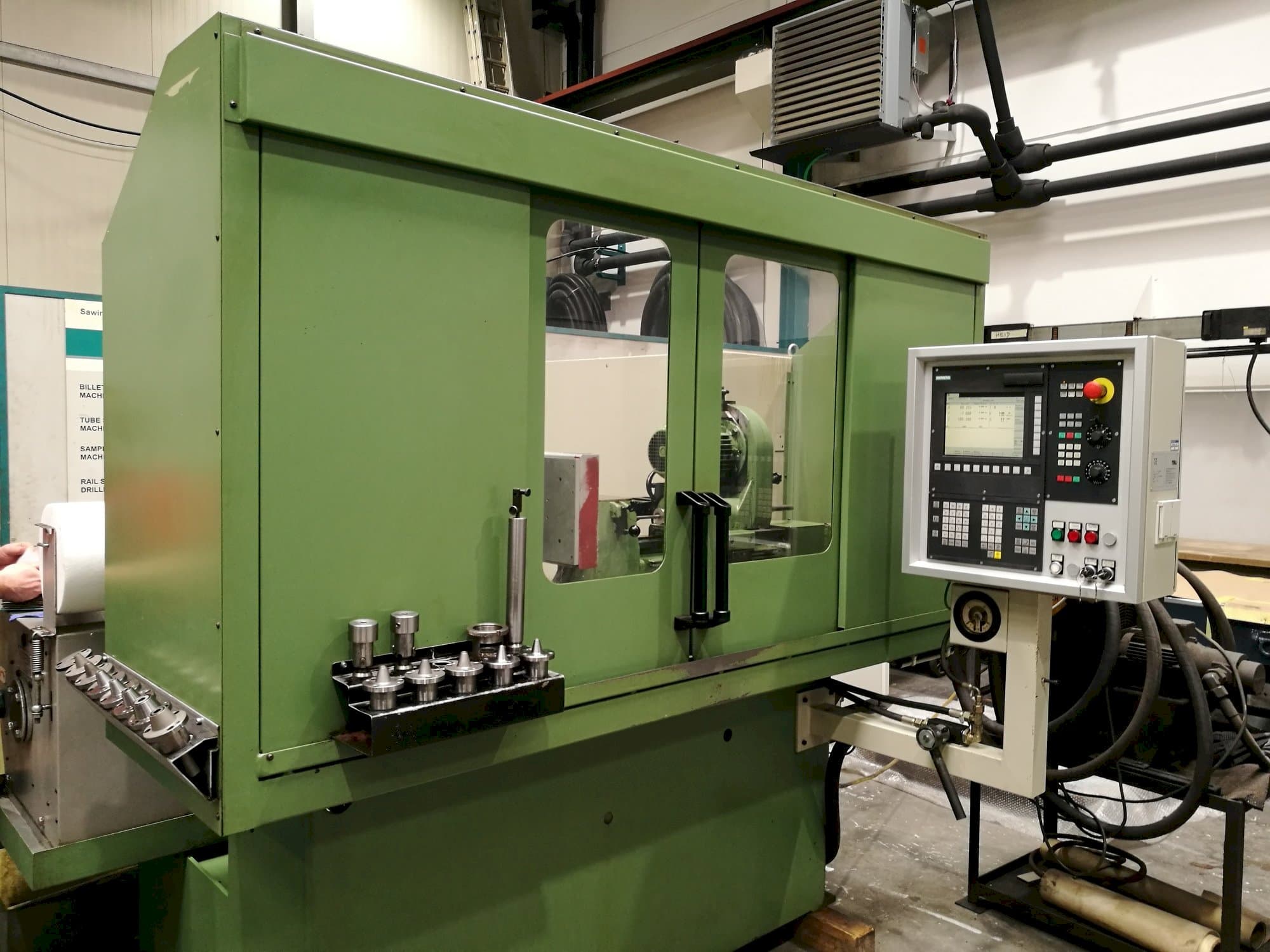 Vista Frontal  da TTB M10 400 NC  máquina