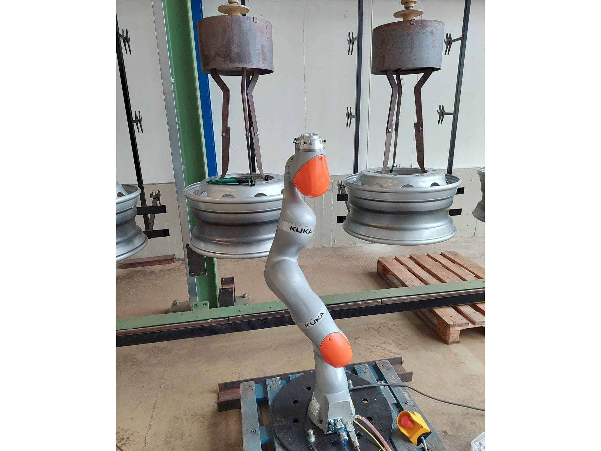 Vista Frontal  da KUKA LBR iiwa 7  máquina