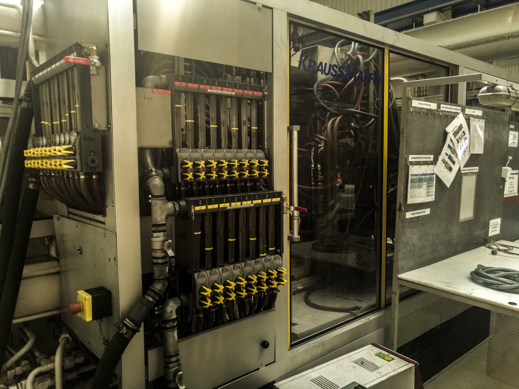 Vista Frontal  da Krauss Maffei 800-8000 MC  máquina