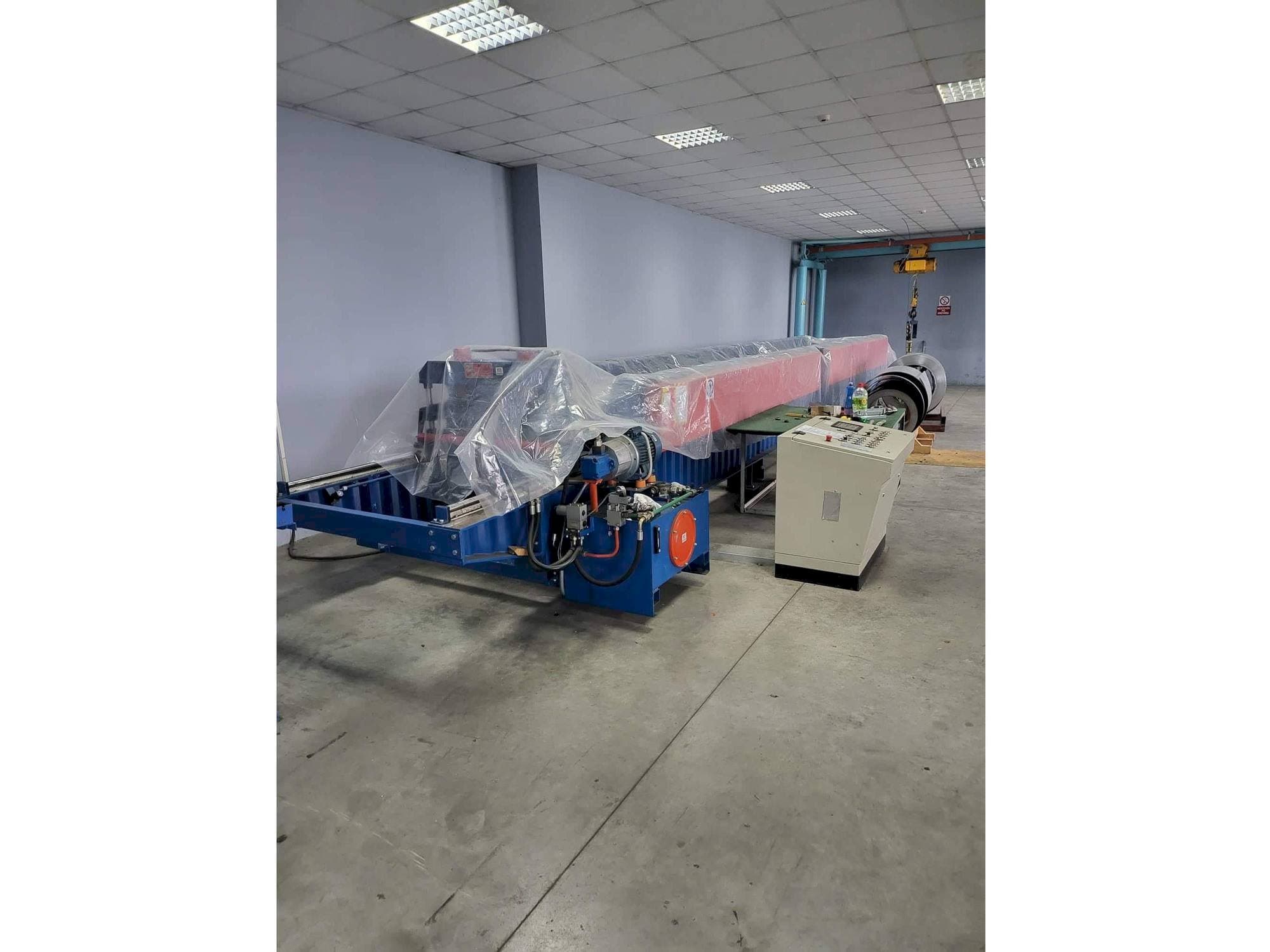 Vista Frontal  da ZEMAN TR 20/130  máquina