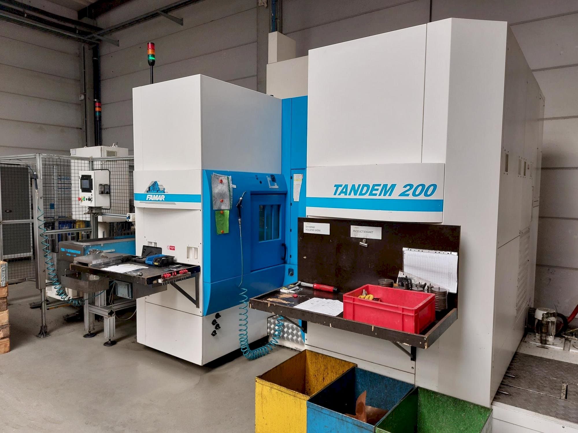 Vista Frontal  da Famar Tandem 200  máquina