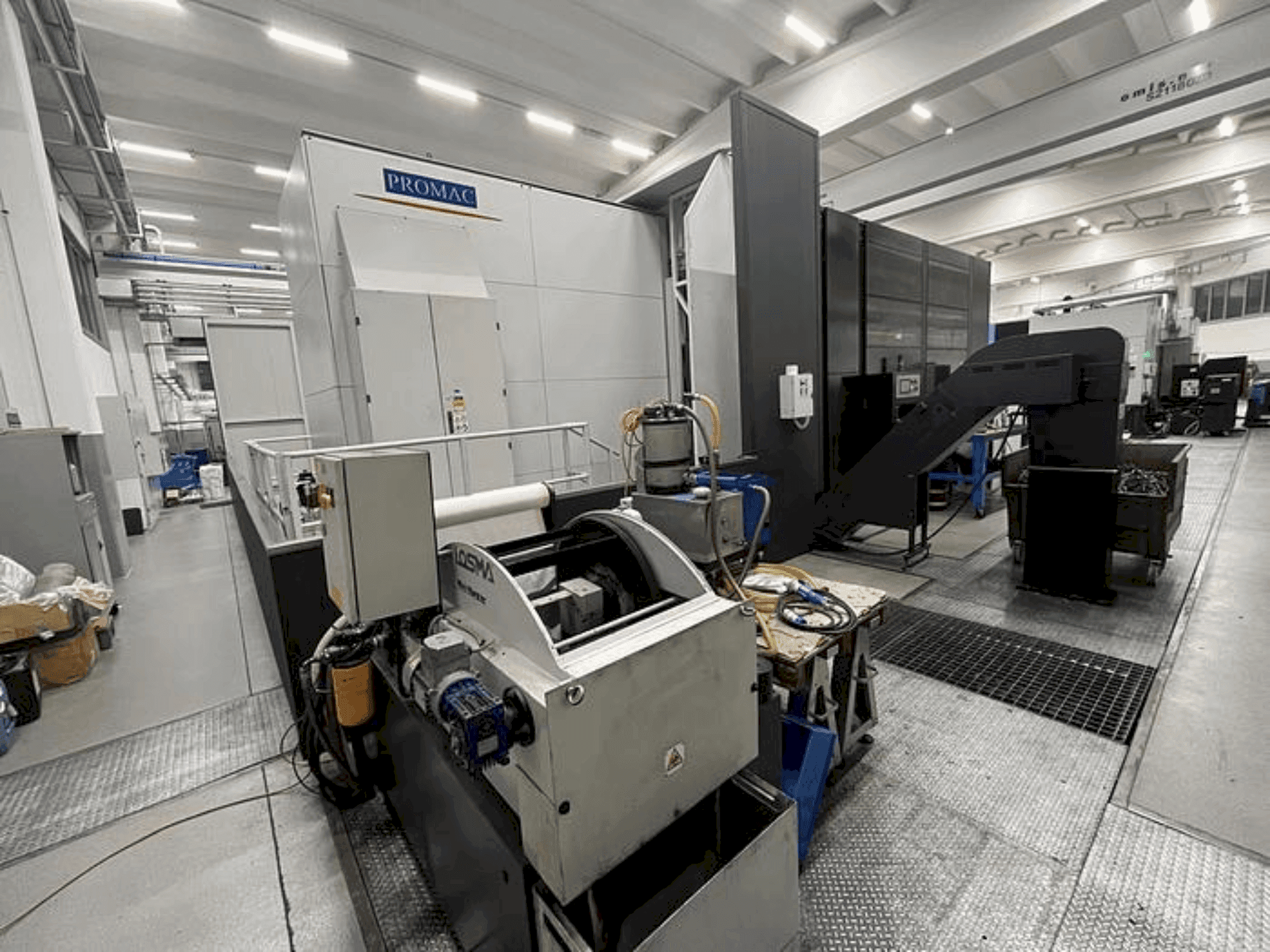 Vista Frontal  da PROMAC ETESIAN HMC. A PORTALE  máquina