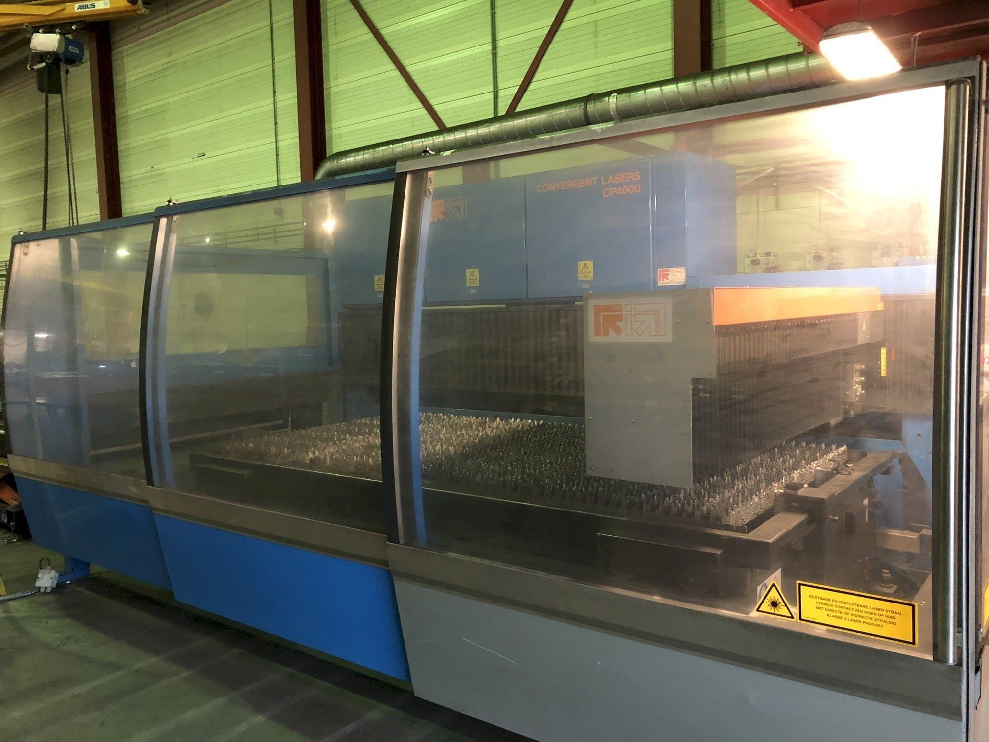 Vista Frontal  da Prima Power Platino CP4000  máquina