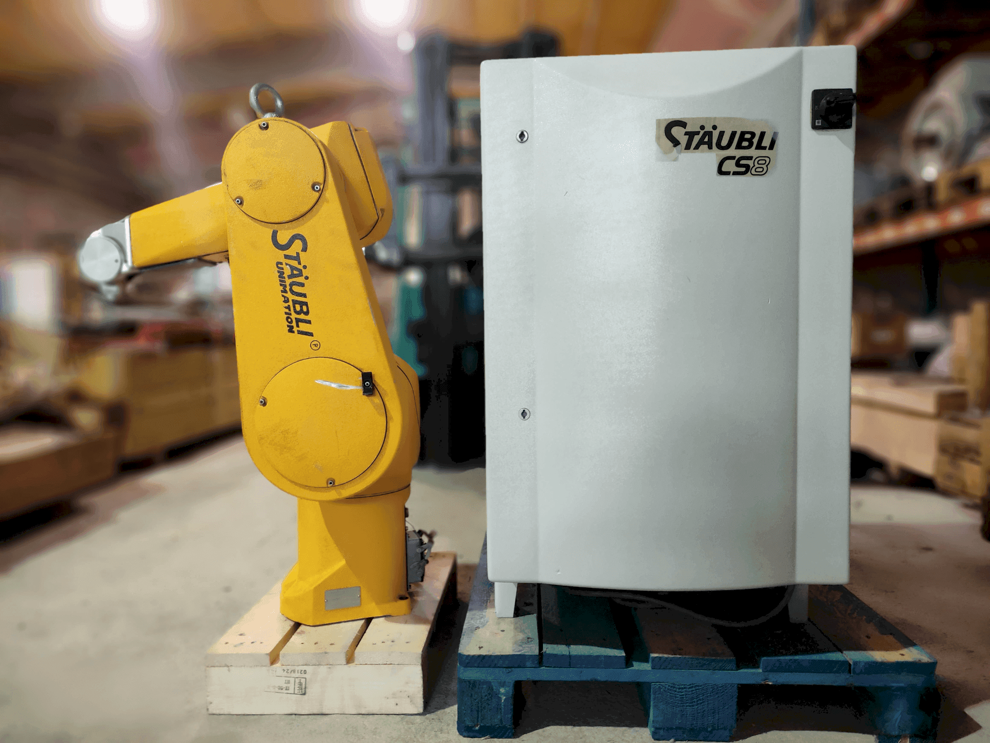 Vista Frontal da STAUBLI RX90B máquina