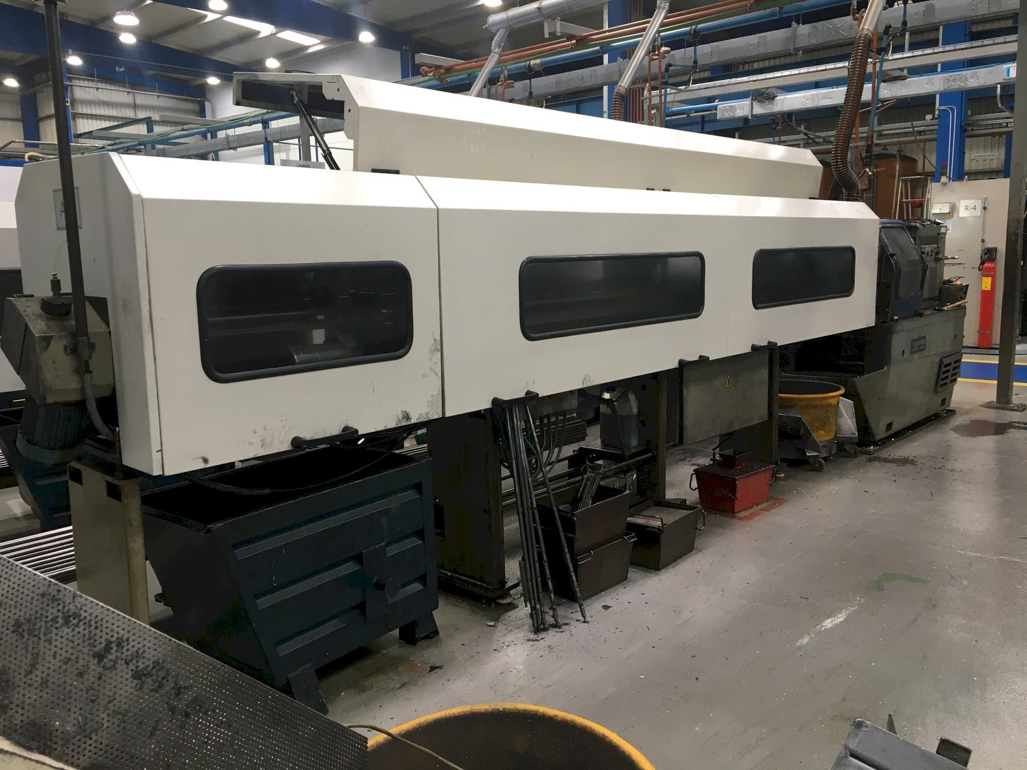 Vista Frontal  da Tornos-Moutier Suisse AS 14  máquina