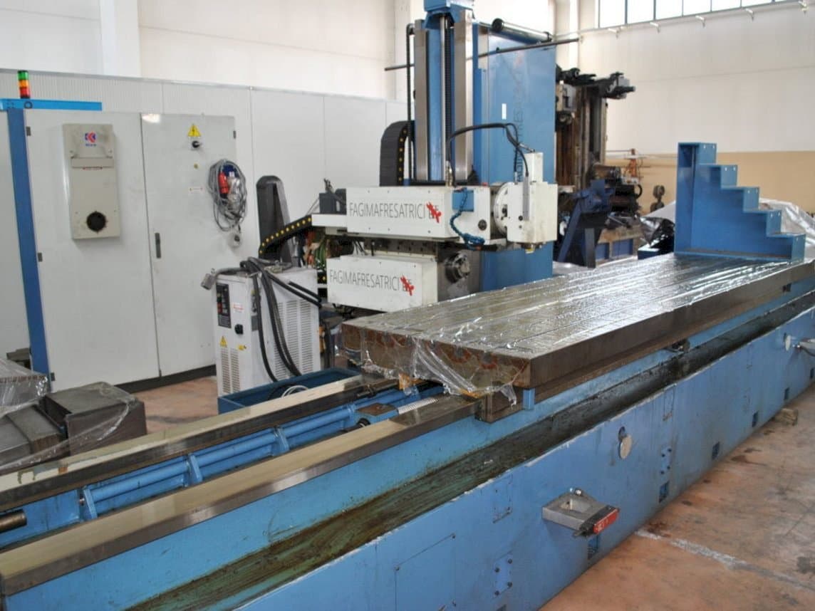 Vista Frontal  da Fagima  MMO 300  máquina