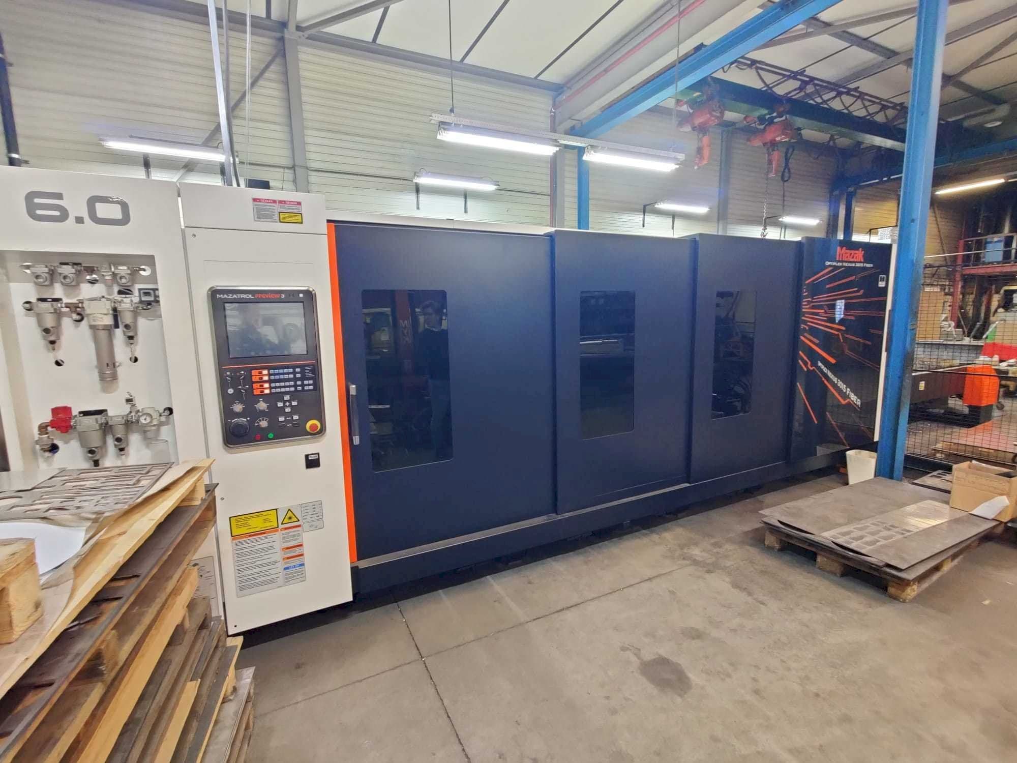 Vista Frontal  da Mazak Optiplex Nexus 3015  máquina