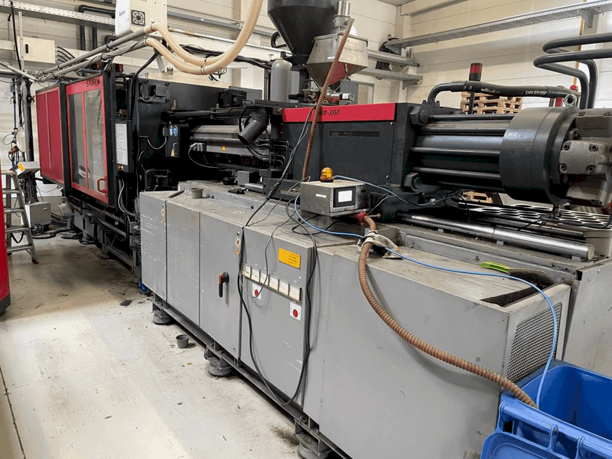 Vista Frontal  da STORK SXS 4400-3550  máquina