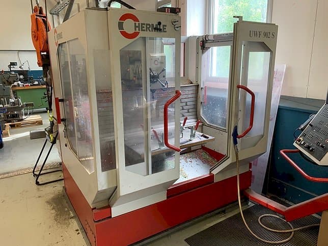 Vista Frontal  da HERMLE UWF 902 S  máquina