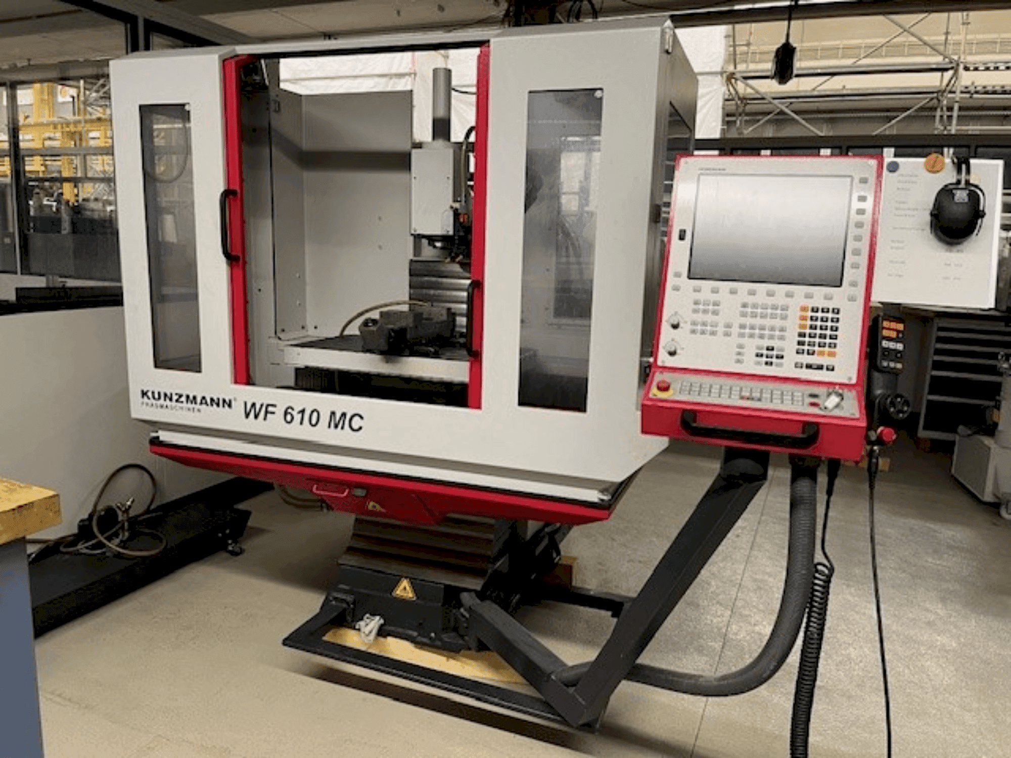 Vista Frontal  da KUNZMANN WF 610MC  máquina