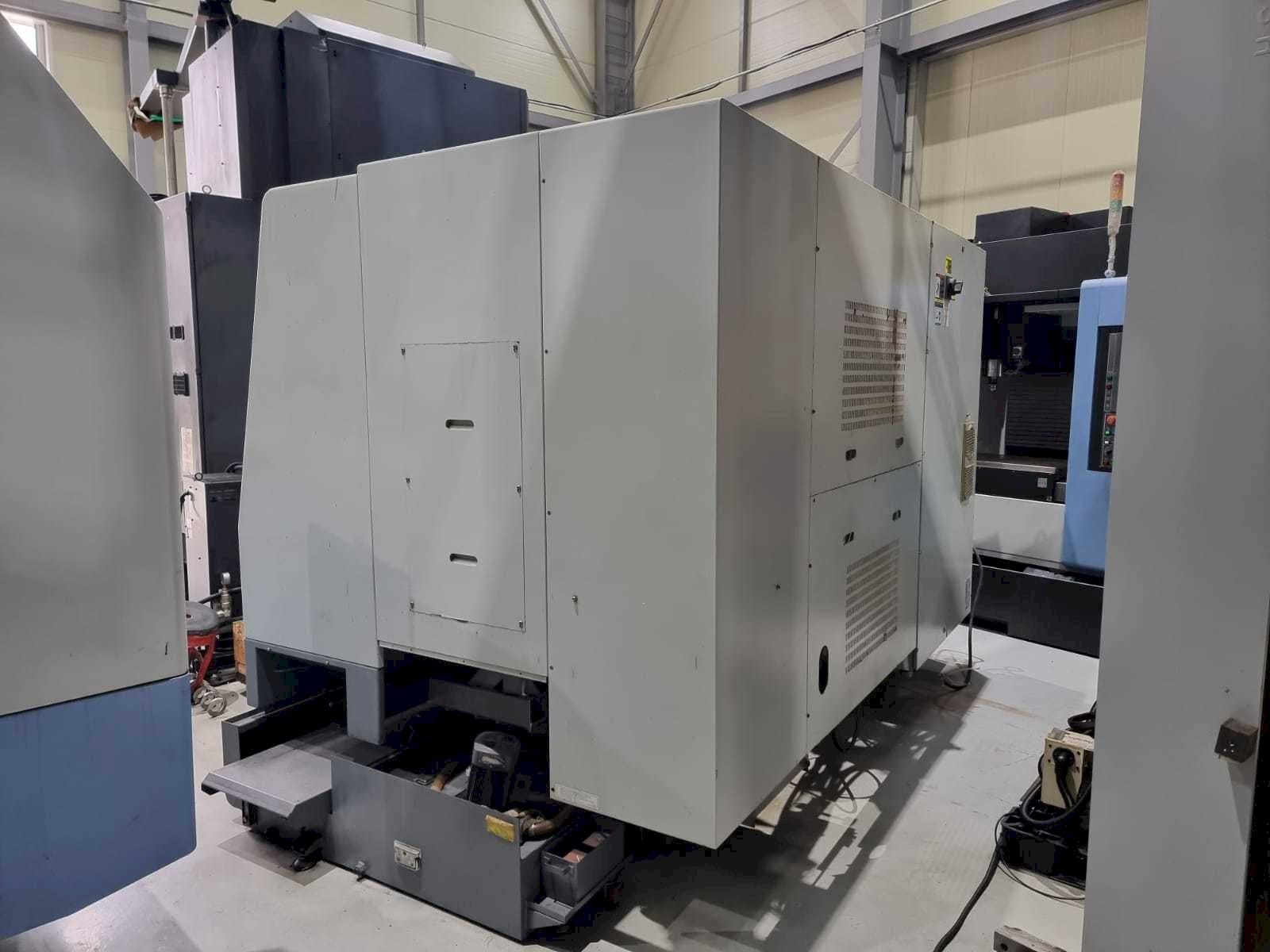 Vista Frontal  da Hyundai Kia SKT250Y  máquina