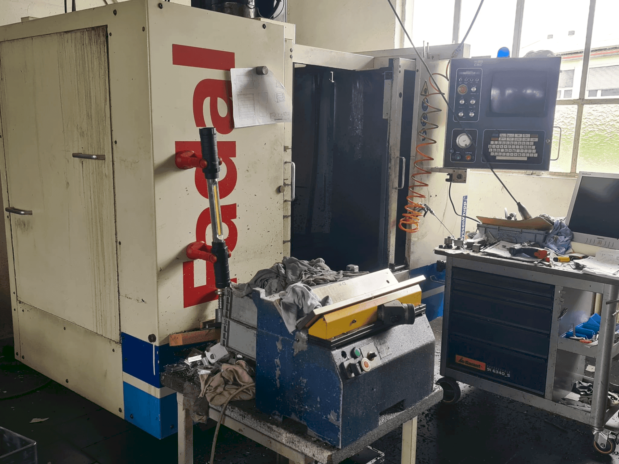 Vista Frontal  da FADAL 910  máquina