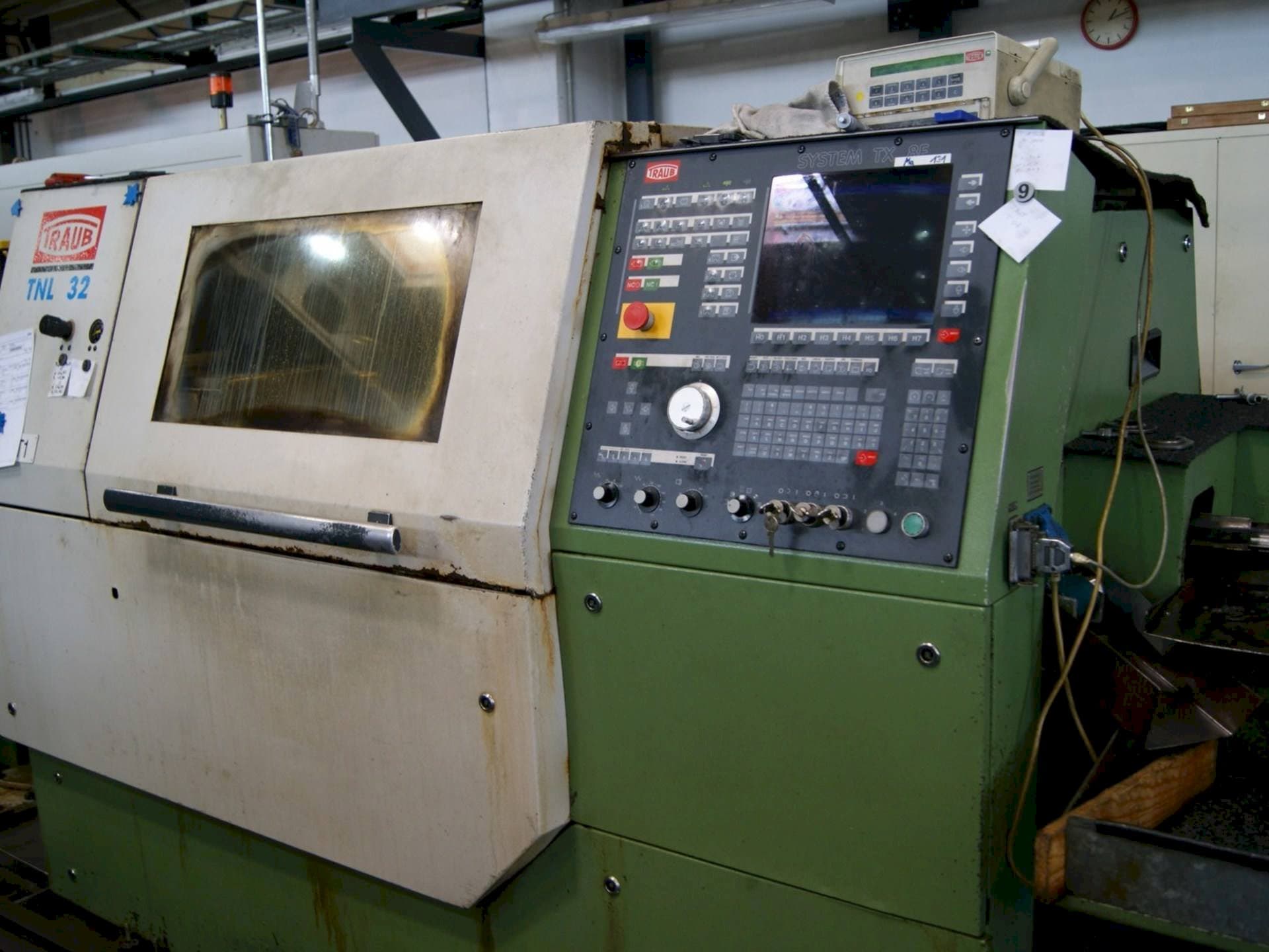 Vista Frontal  da TRAUB TNL 32G  máquina