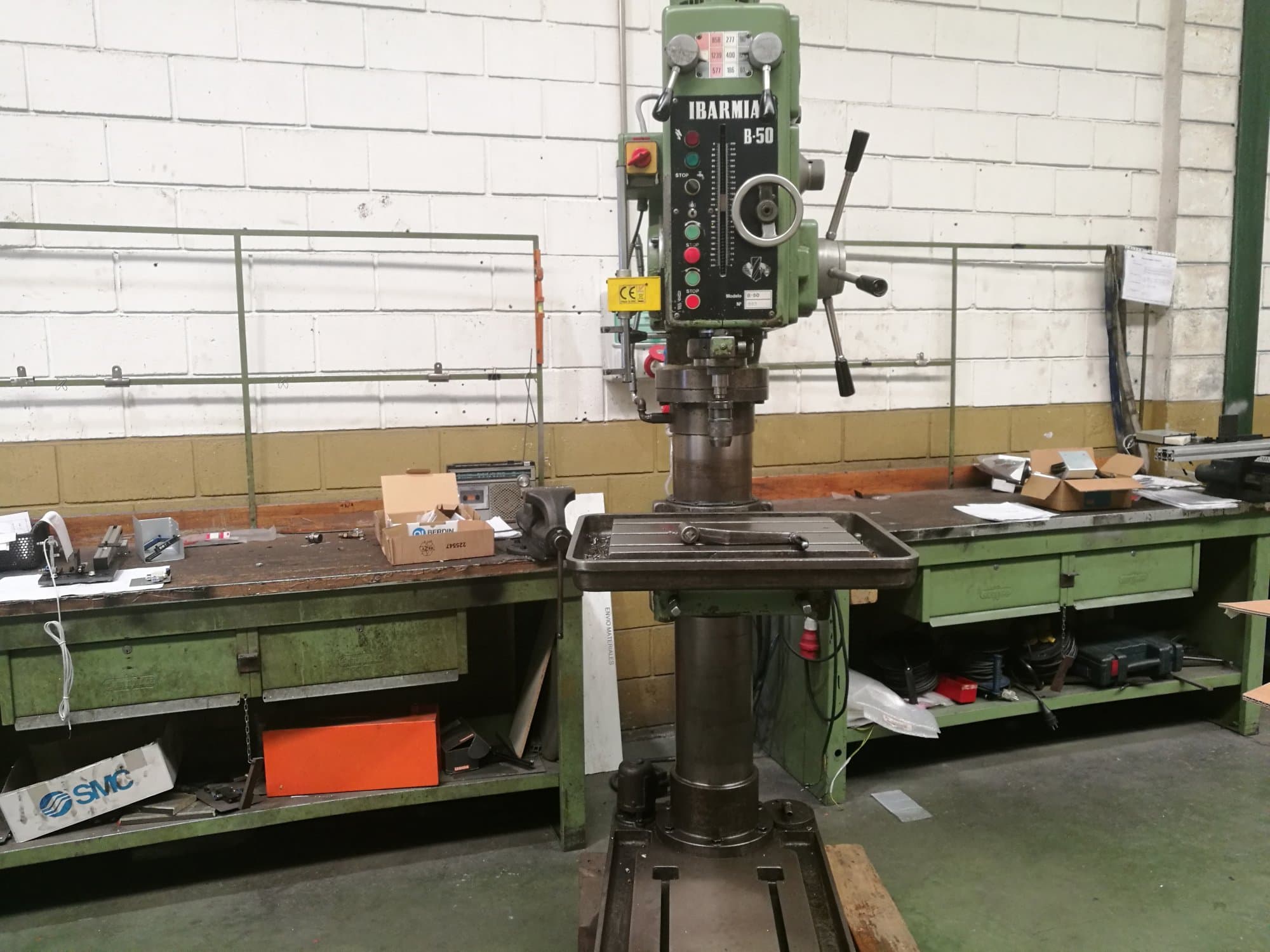 Vista Frontal  da IBARMIA B-50  máquina