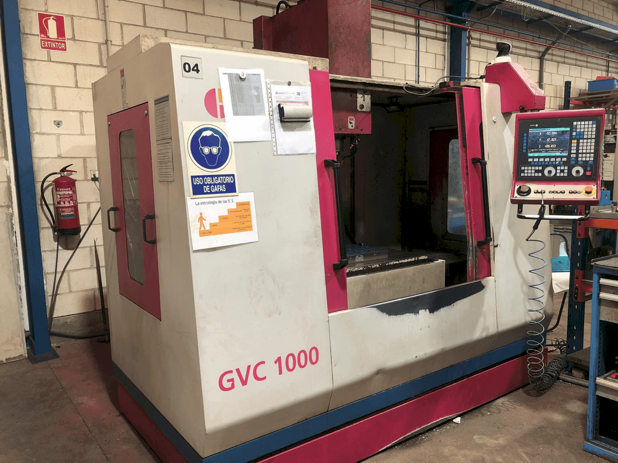 Vista Frontal  da LAGUN KONDIA GVC 1000  máquina