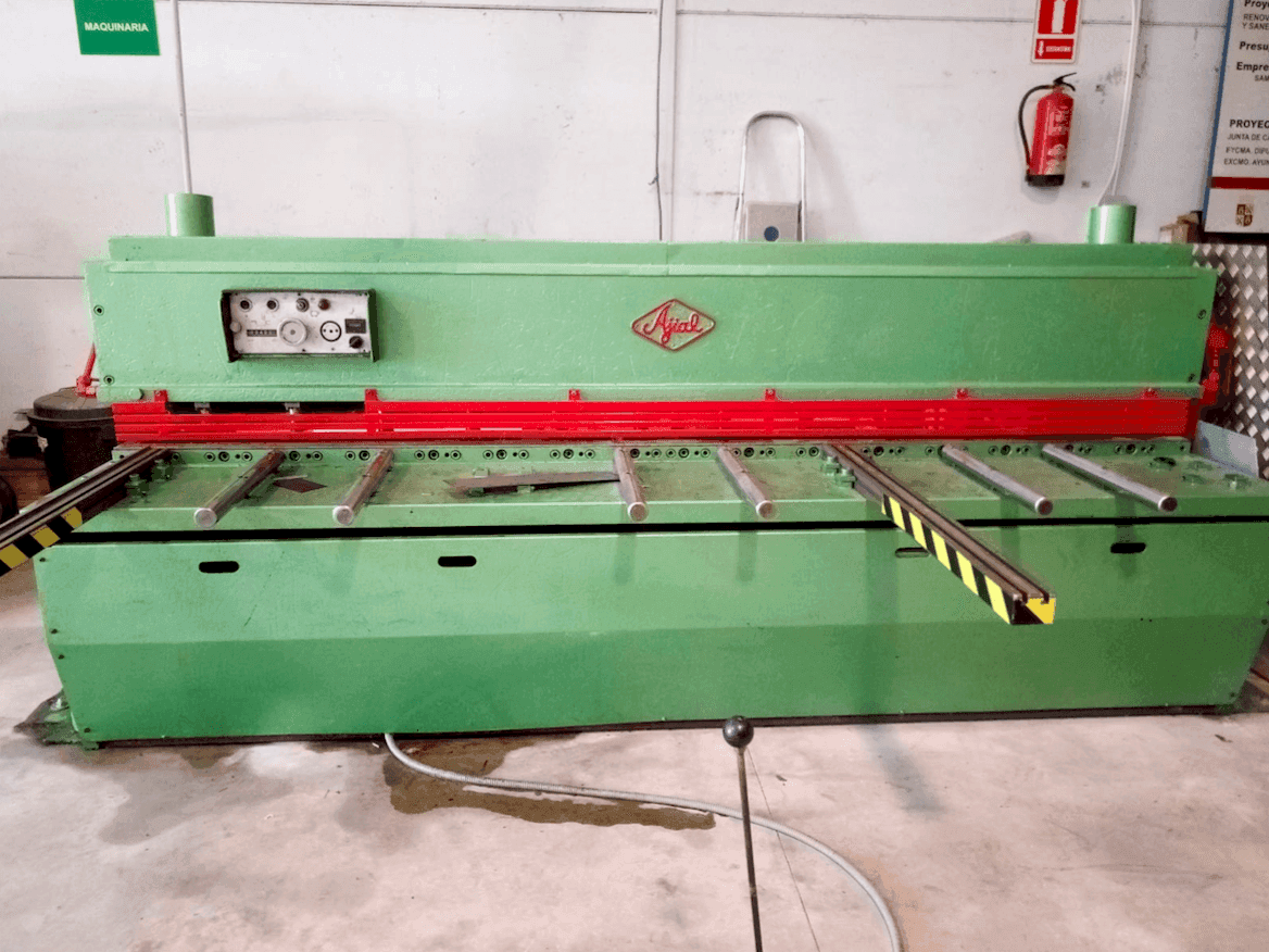 Vista Frontal  da Ajial 630 CA  máquina