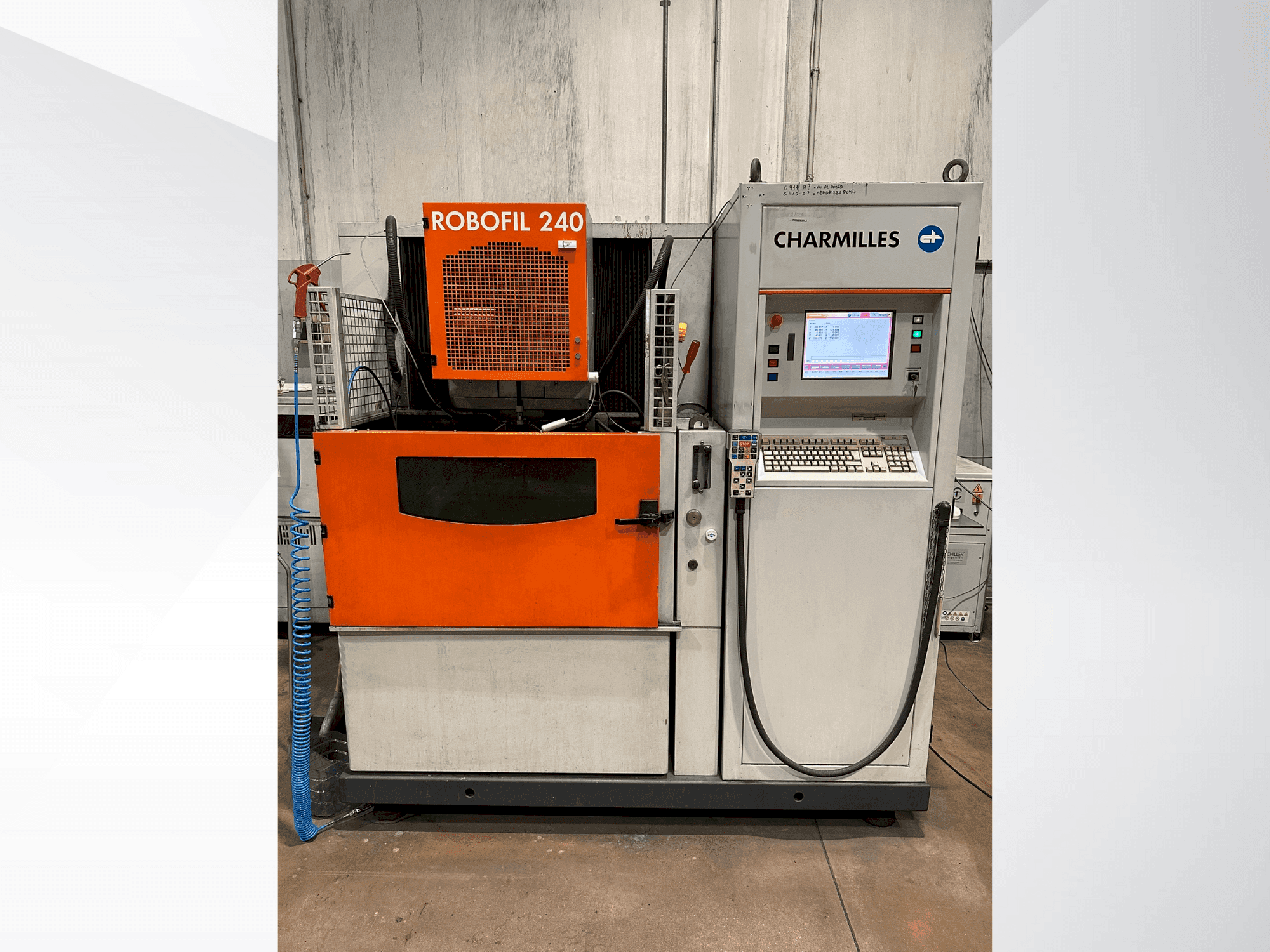 Vista Frontal  da CHARMILLES Robofil 240  máquina