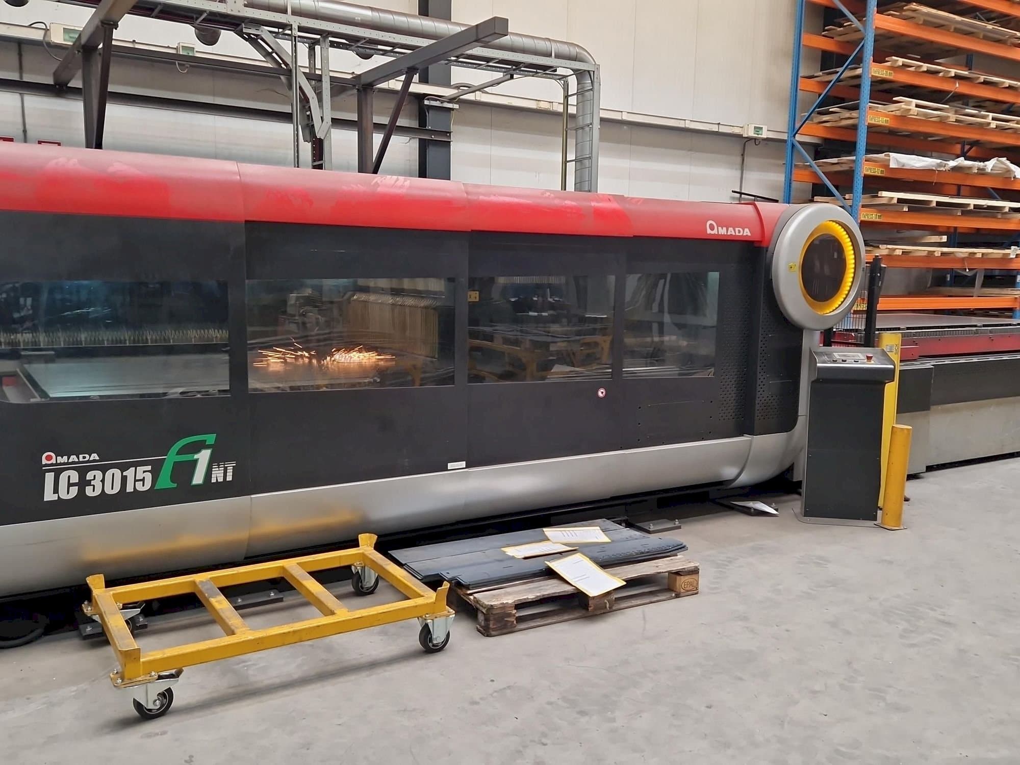 Vista Frontal  da AMADA LC3015 F1 NT  máquina