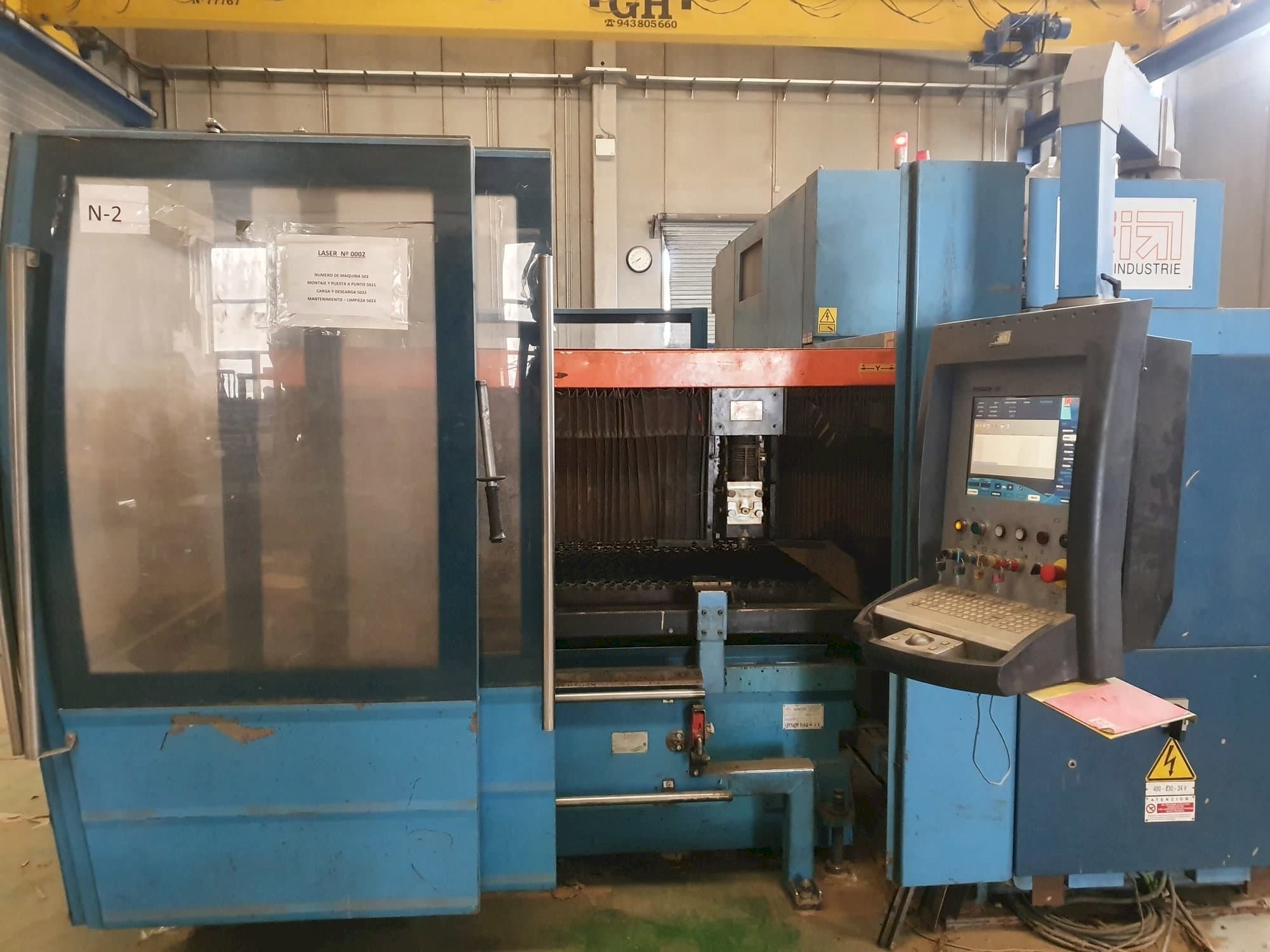 Vista Frontal  da Prima Industrie Platino 1530HS  máquina