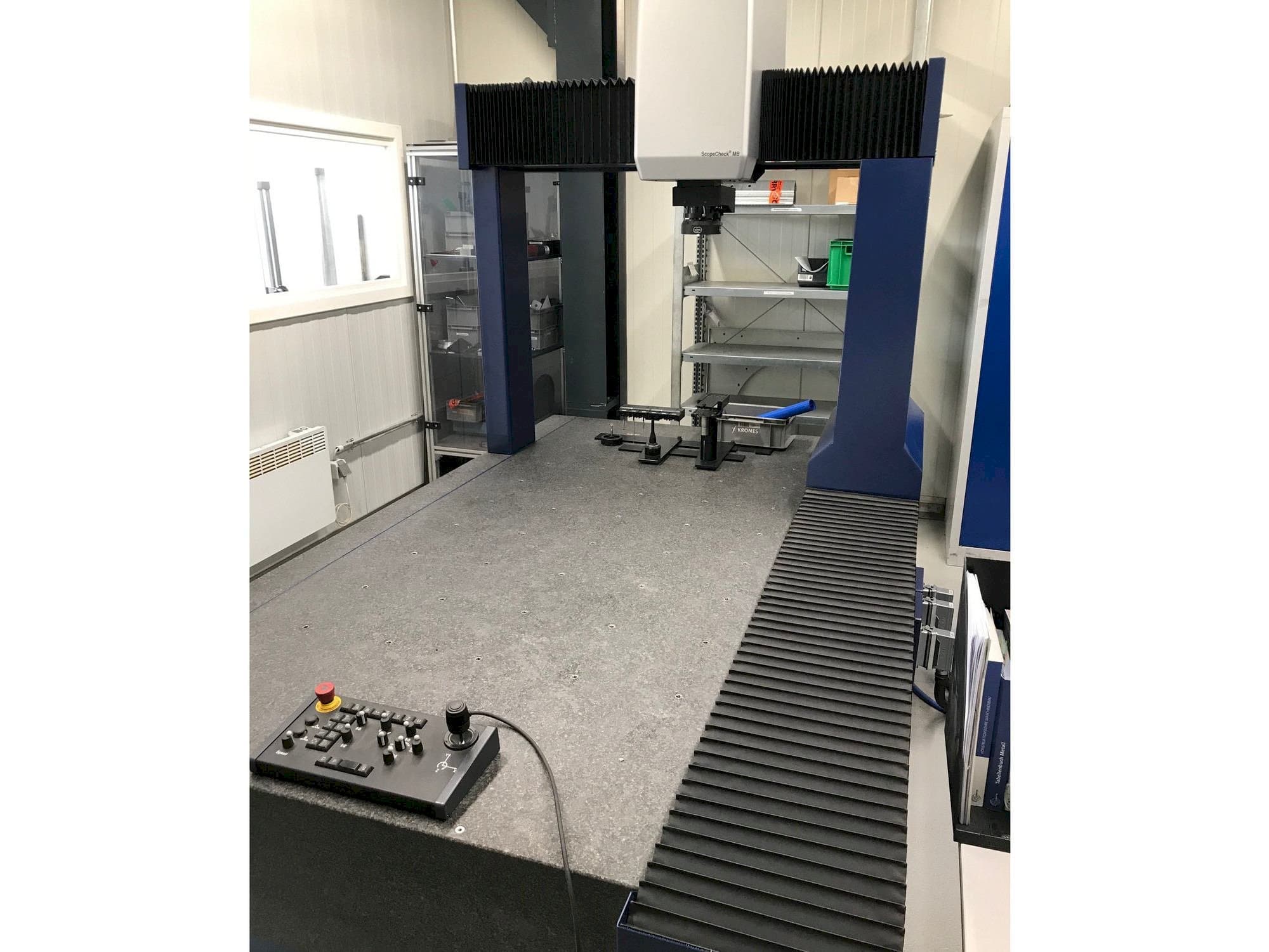 Vista Frontal  da Werth ScopeCheck MB/Z 800/1500/700 3D CNC  máquina