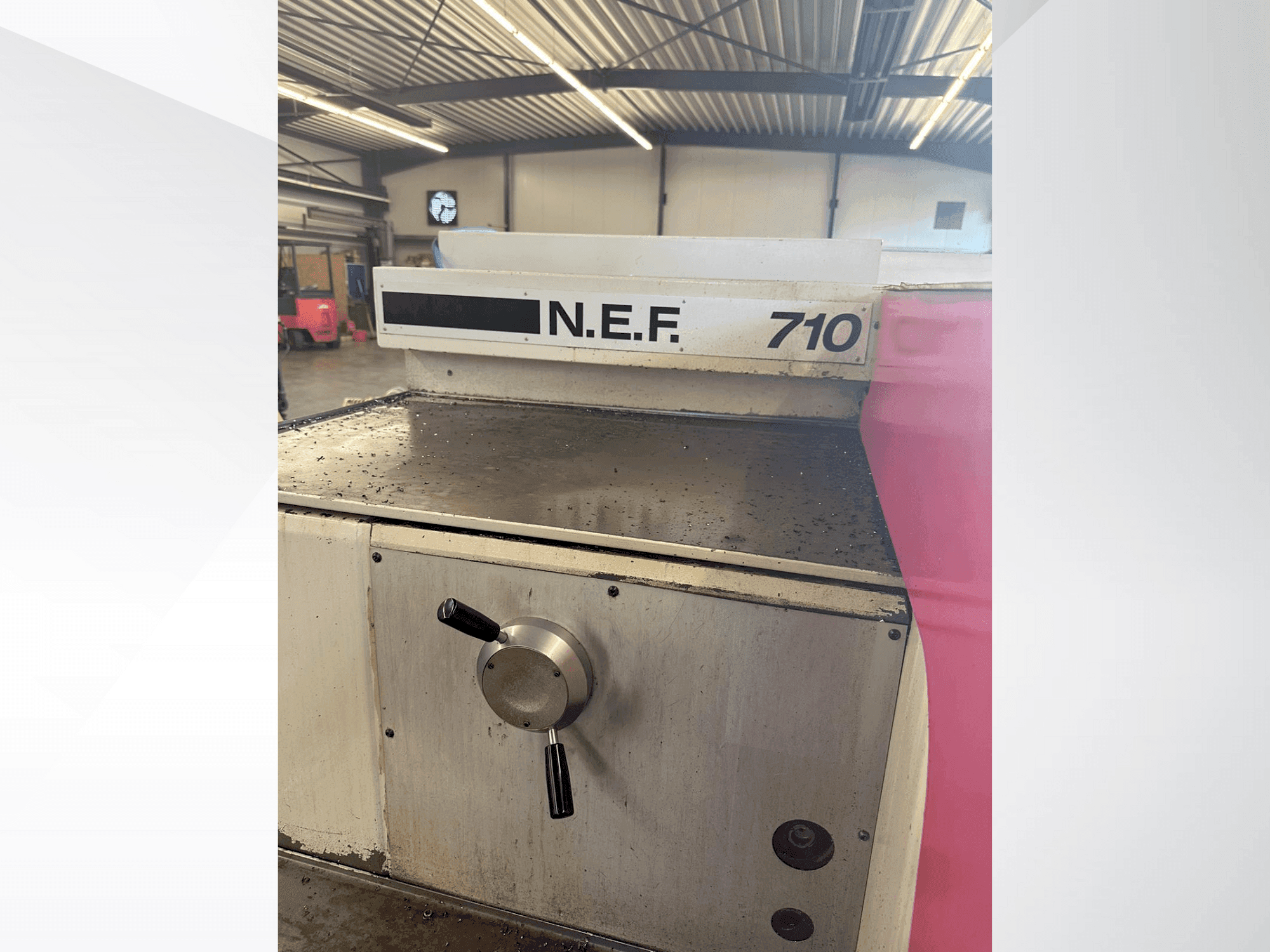 Vista Frontal  da Gildemeister Gildemeister NEF 710  máquina