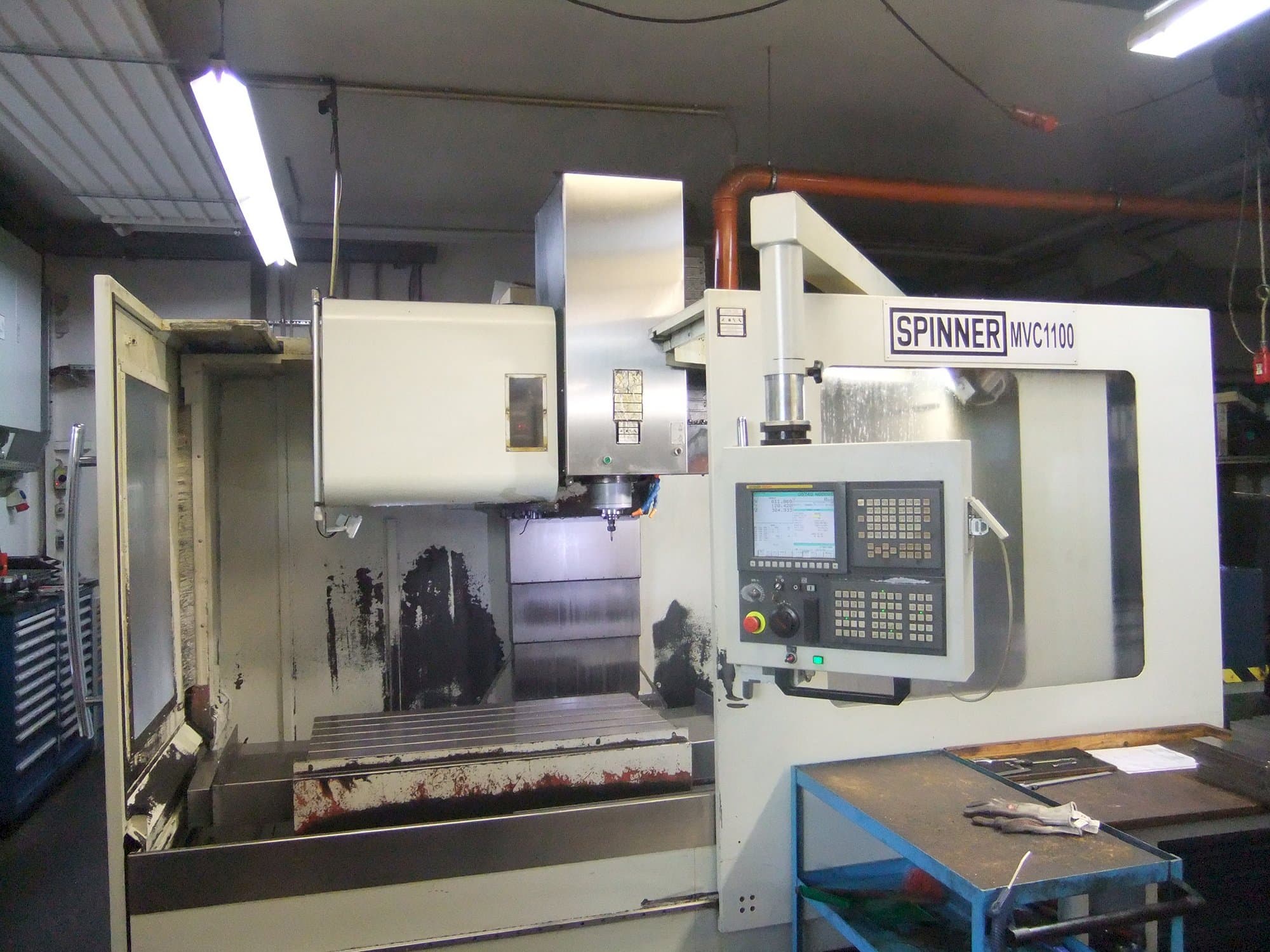 Vista Frontal  da SPINNER MVC1100  máquina