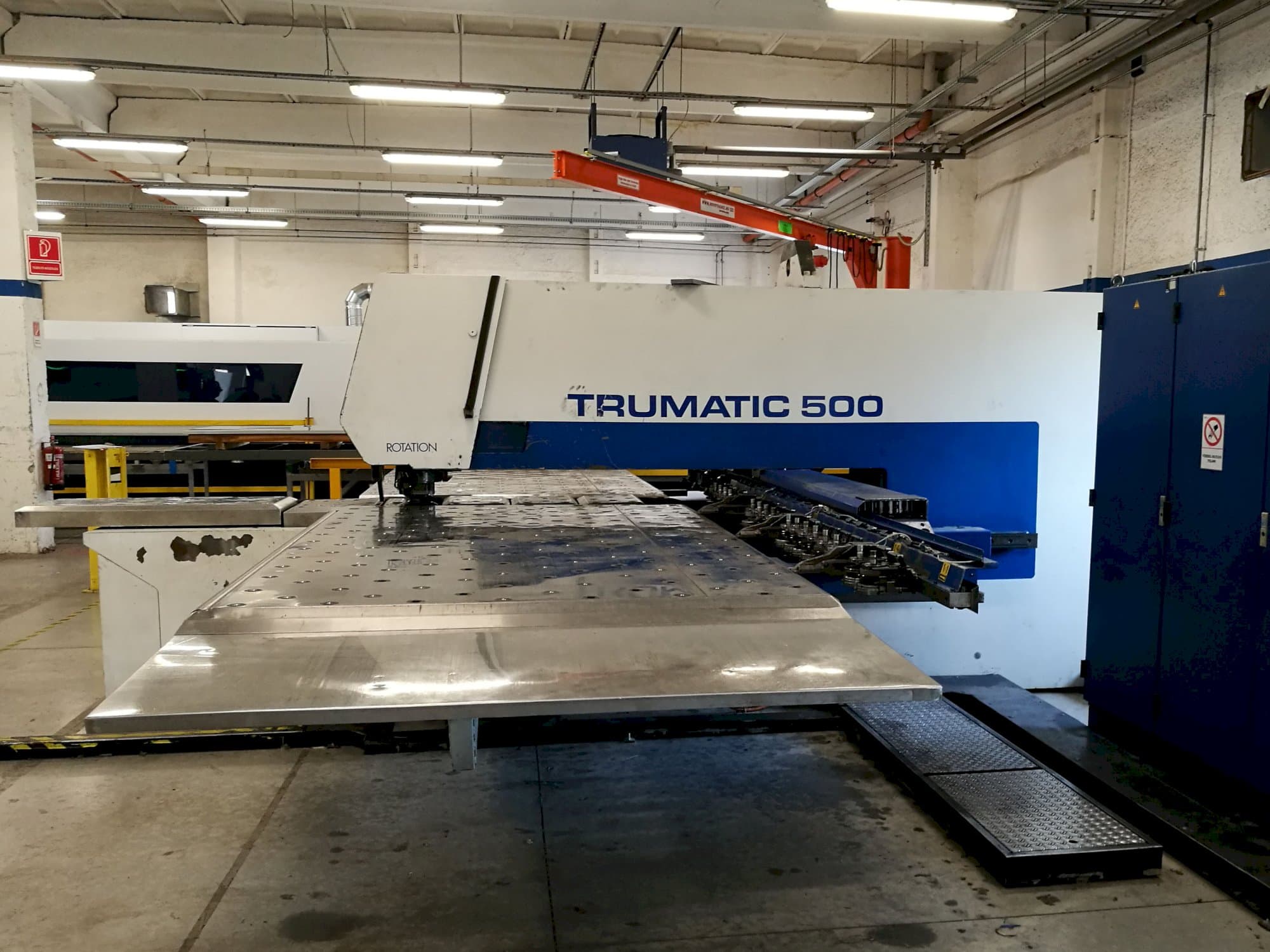 Vista Lateral Esquerda  da Trumpf Trumatic 500 R  máquina