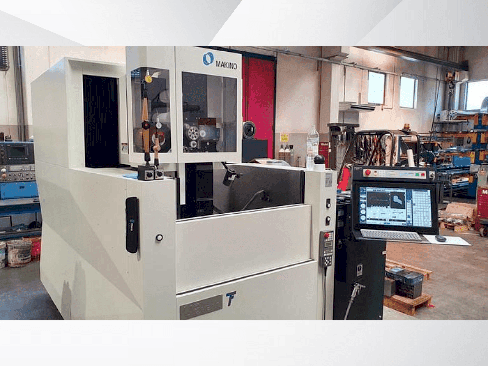 Vista Frontal  da Makino U6 HEAT  máquina