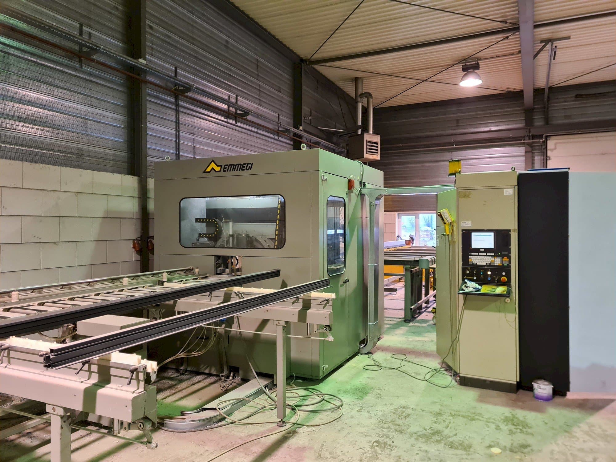 Vista Frontal  da Emmegi Quadra  máquina