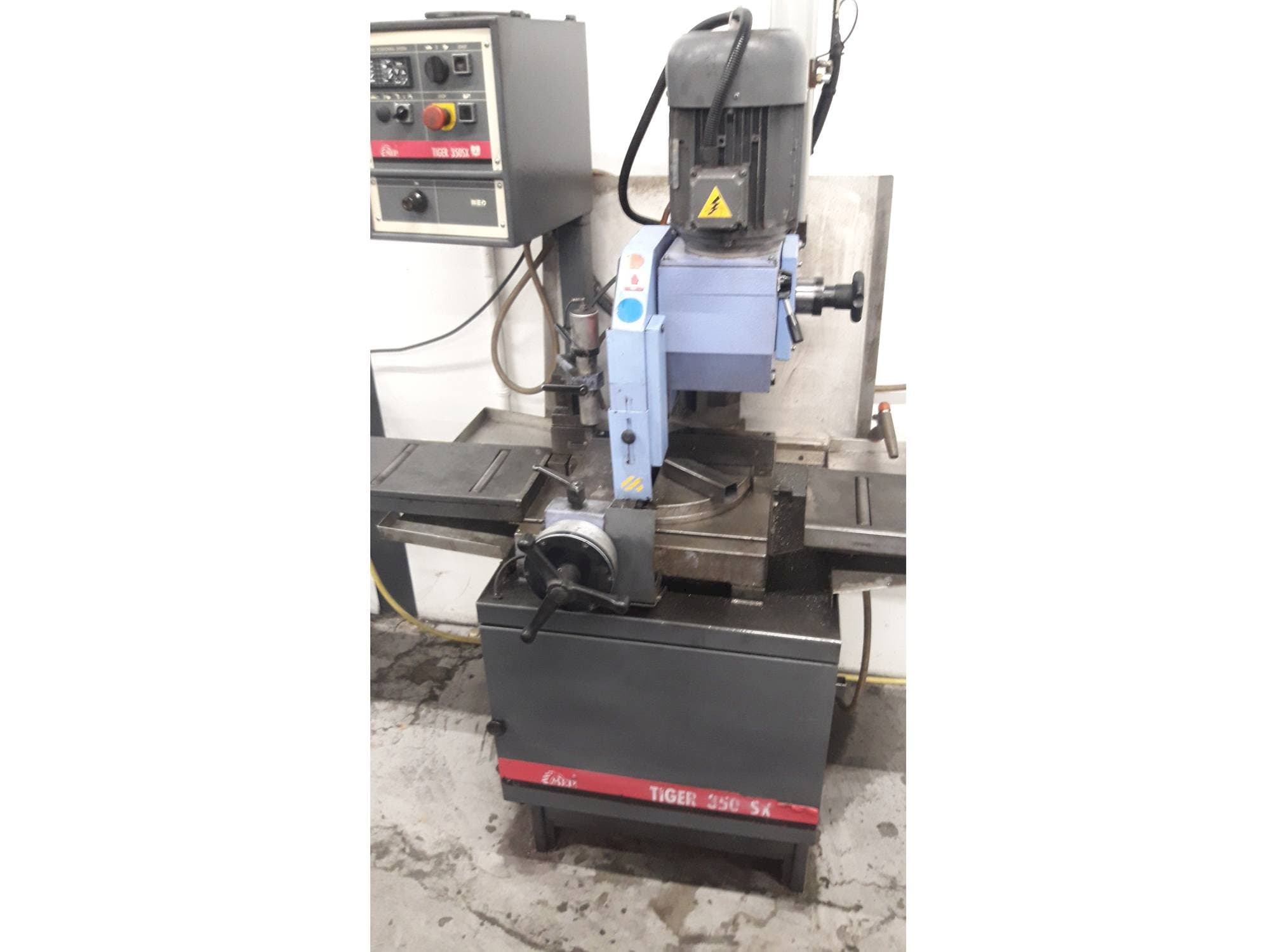 Vista Frontal  da MEP TIGER 350SX  máquina