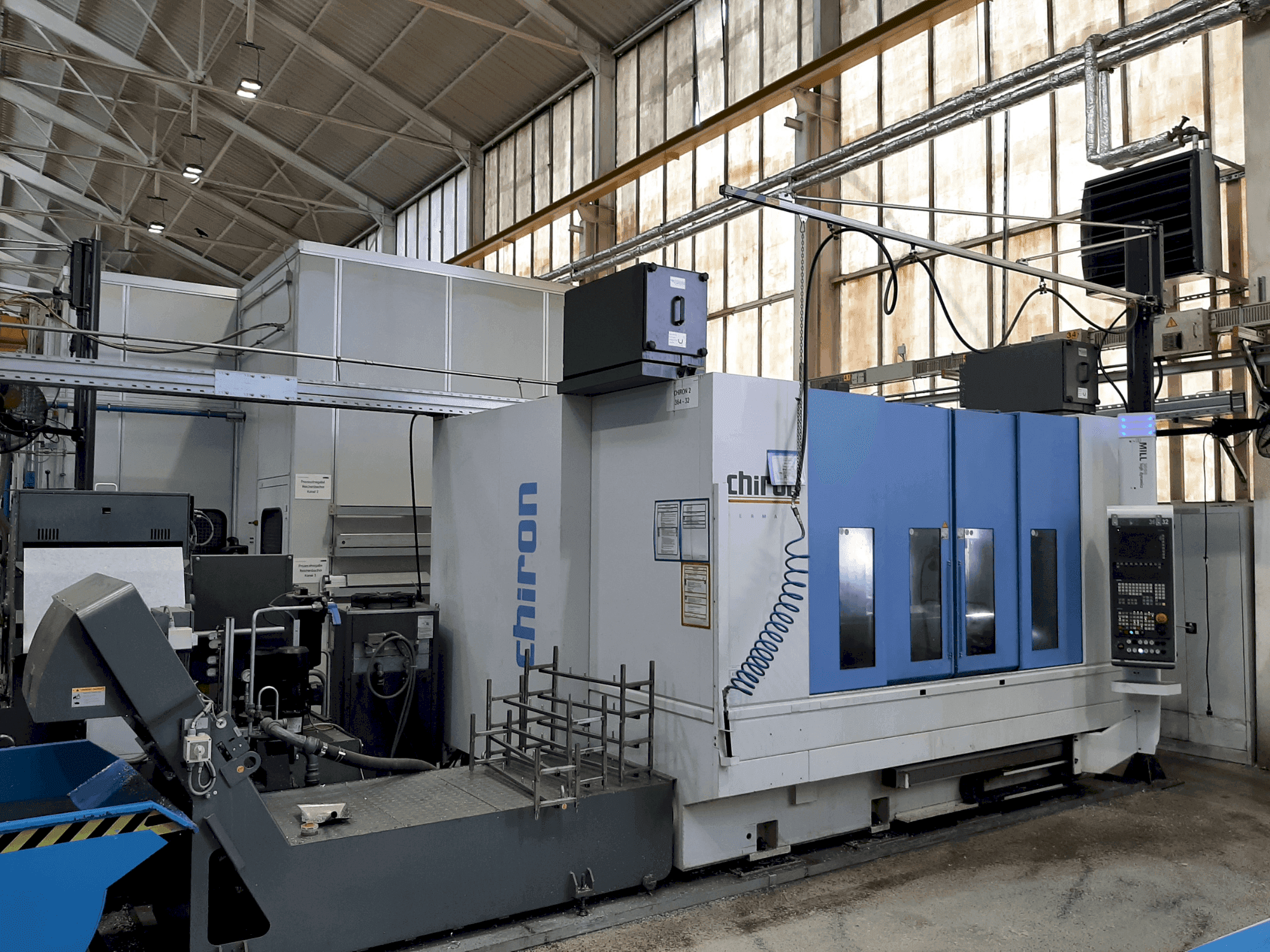 Vista Frontal  da CHIRON Mill 2000 High Dynamics (2018)  máquina