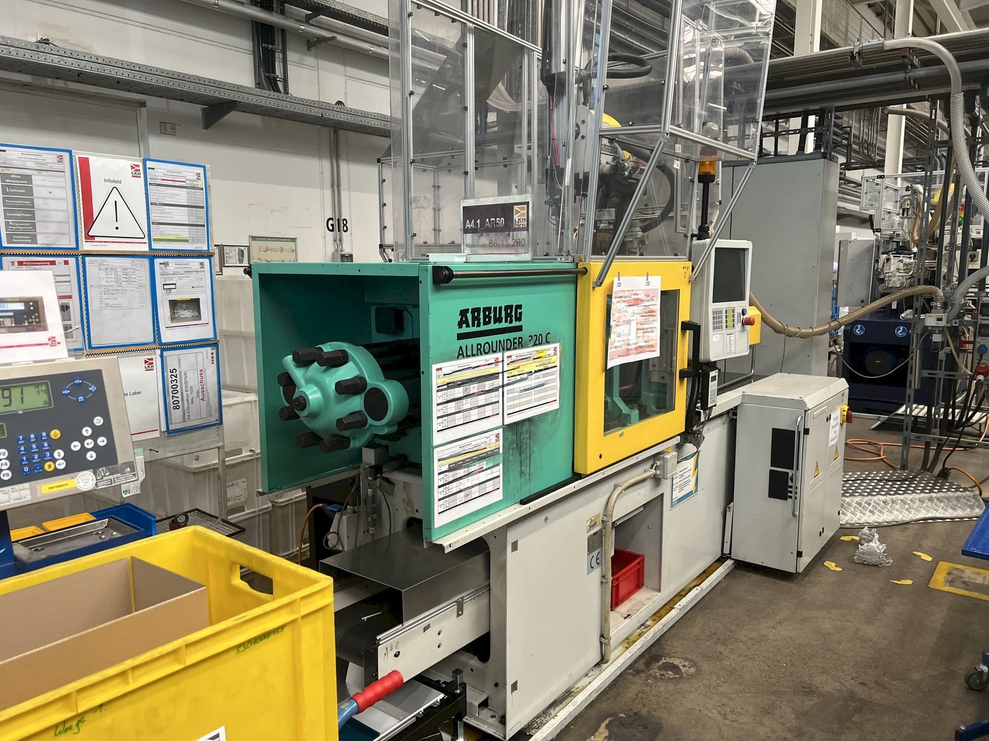 Vista Lateral Esquerda  da Arburg Allrounder 320C 500 - 170  máquina