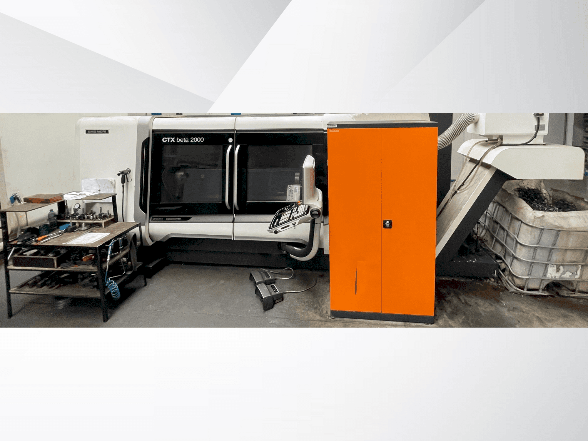 Vista Frontal  da DMG MORI CTX 2000  máquina