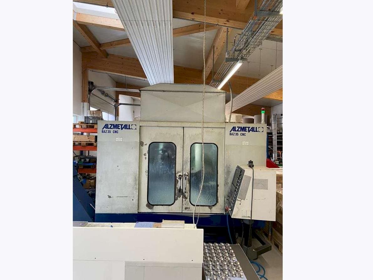Vista Frontal  da Alzmetall CNC BAZ 35  máquina