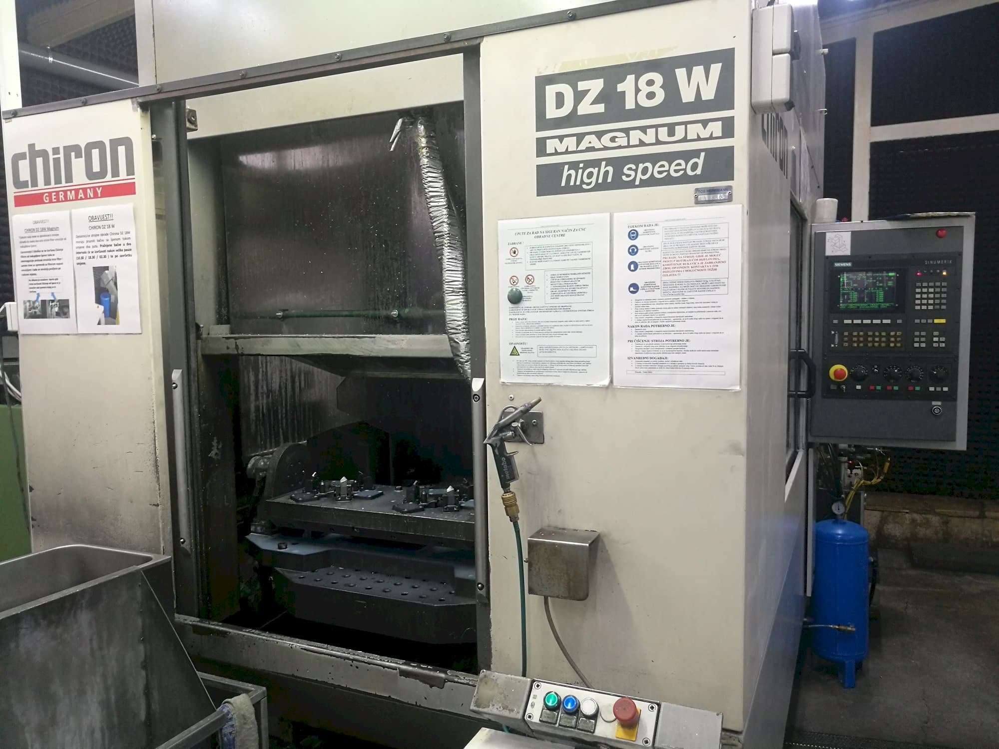 Vista Frontal  da CHIRON DZ 18 W  máquina